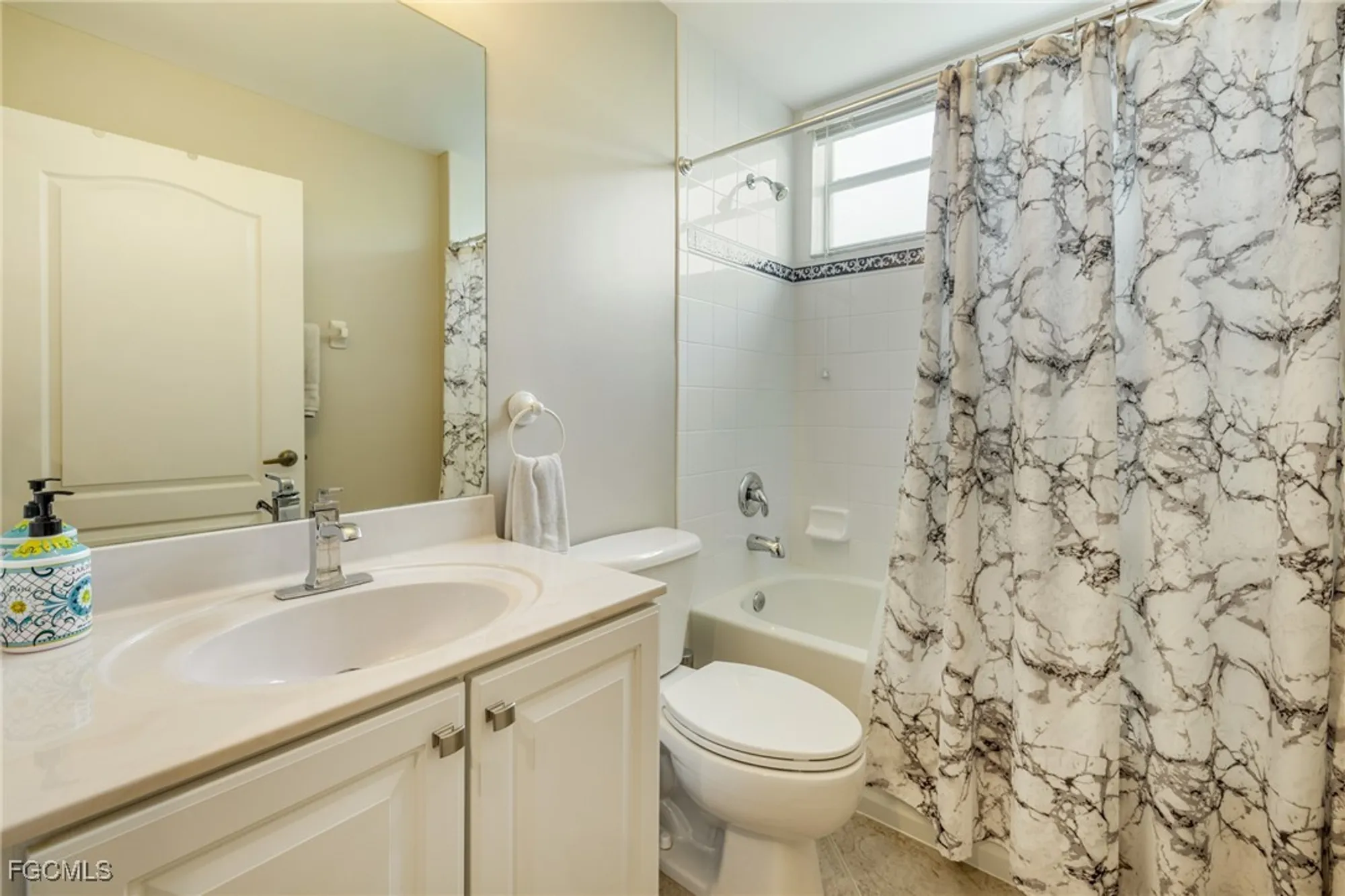 Property Slideshow image 19 of 50 | 10381 mcarthur palm ln apt 2711, Fort Myers, FL, 33966