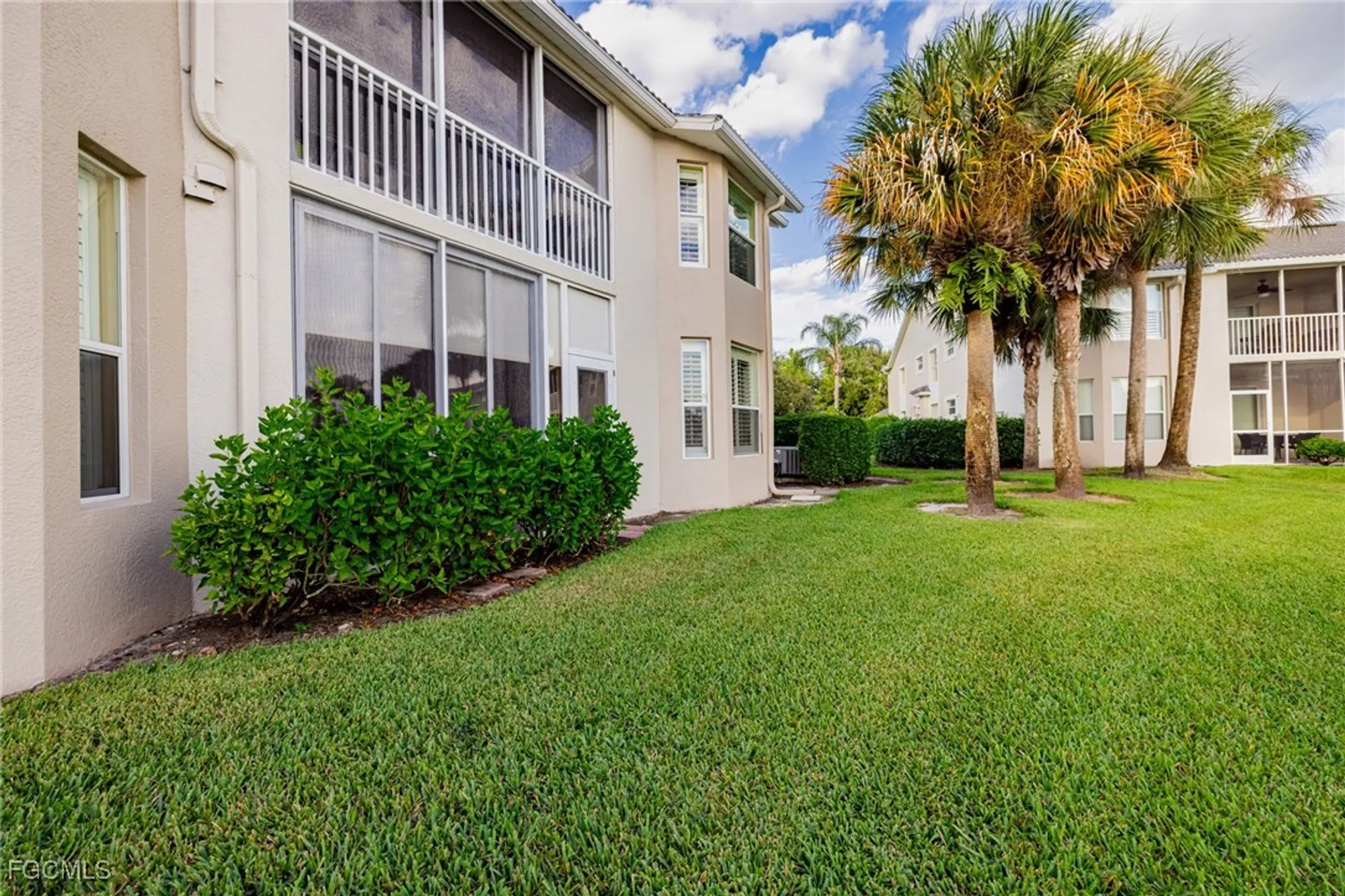Property Slideshow image 10 of 50 | 10381 mcarthur palm ln apt 2711, Fort Myers, FL, 33966