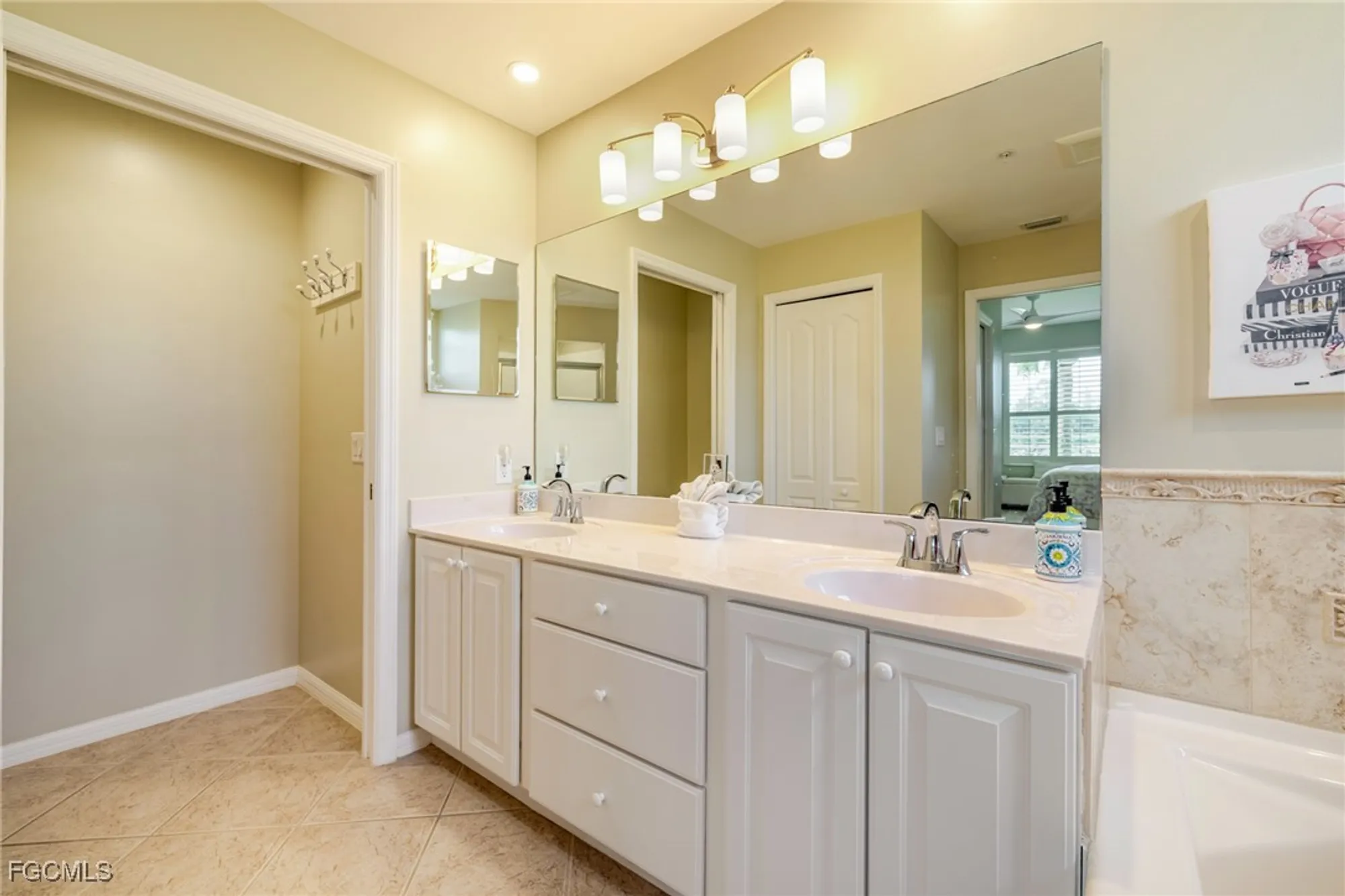 Property Slideshow image 25 of 50 | 10381 mcarthur palm ln apt 2711, Fort Myers, FL, 33966