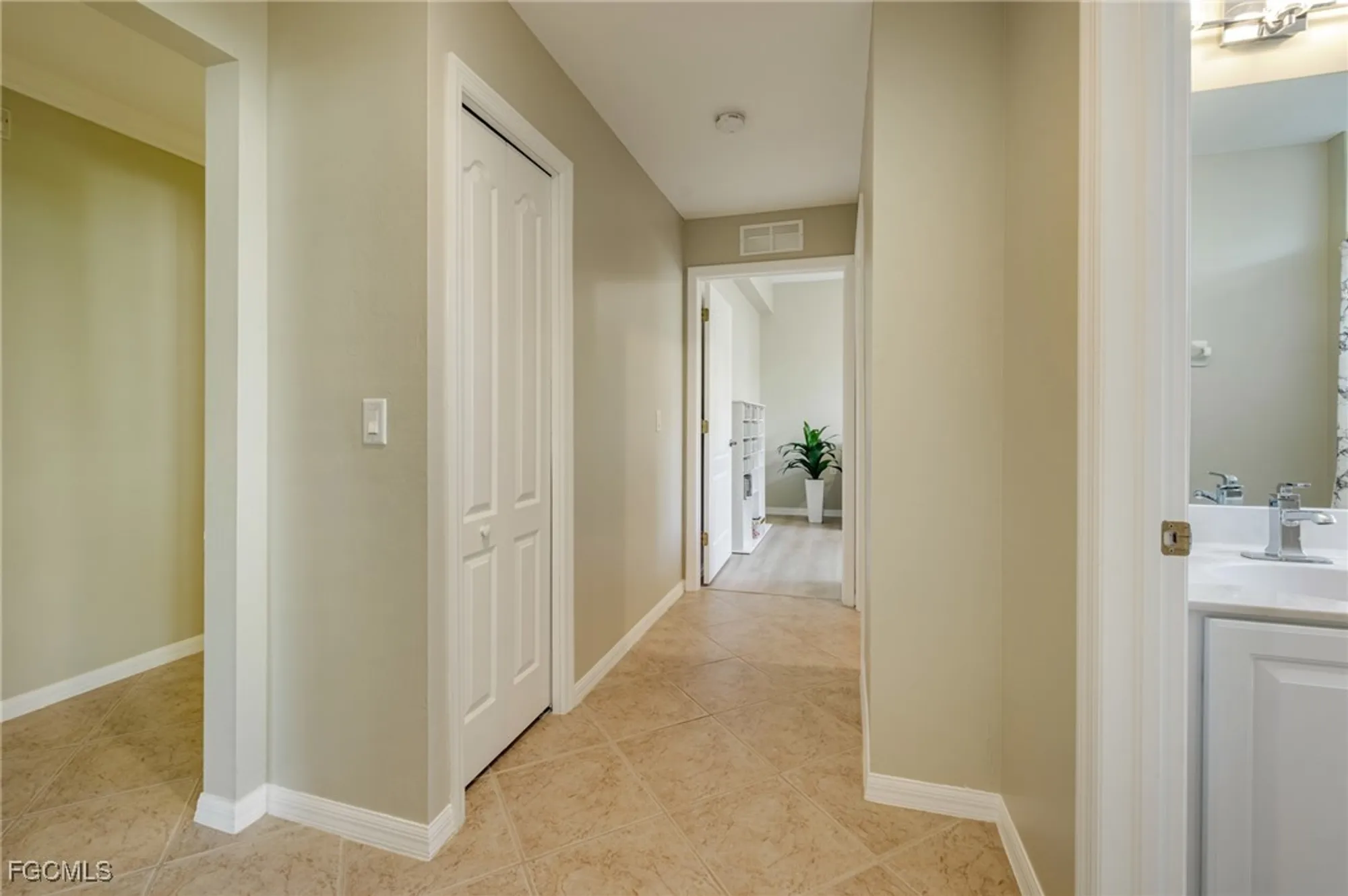 Property Slideshow image 22 of 50 | 10381 mcarthur palm ln apt 2711, Fort Myers, FL, 33966