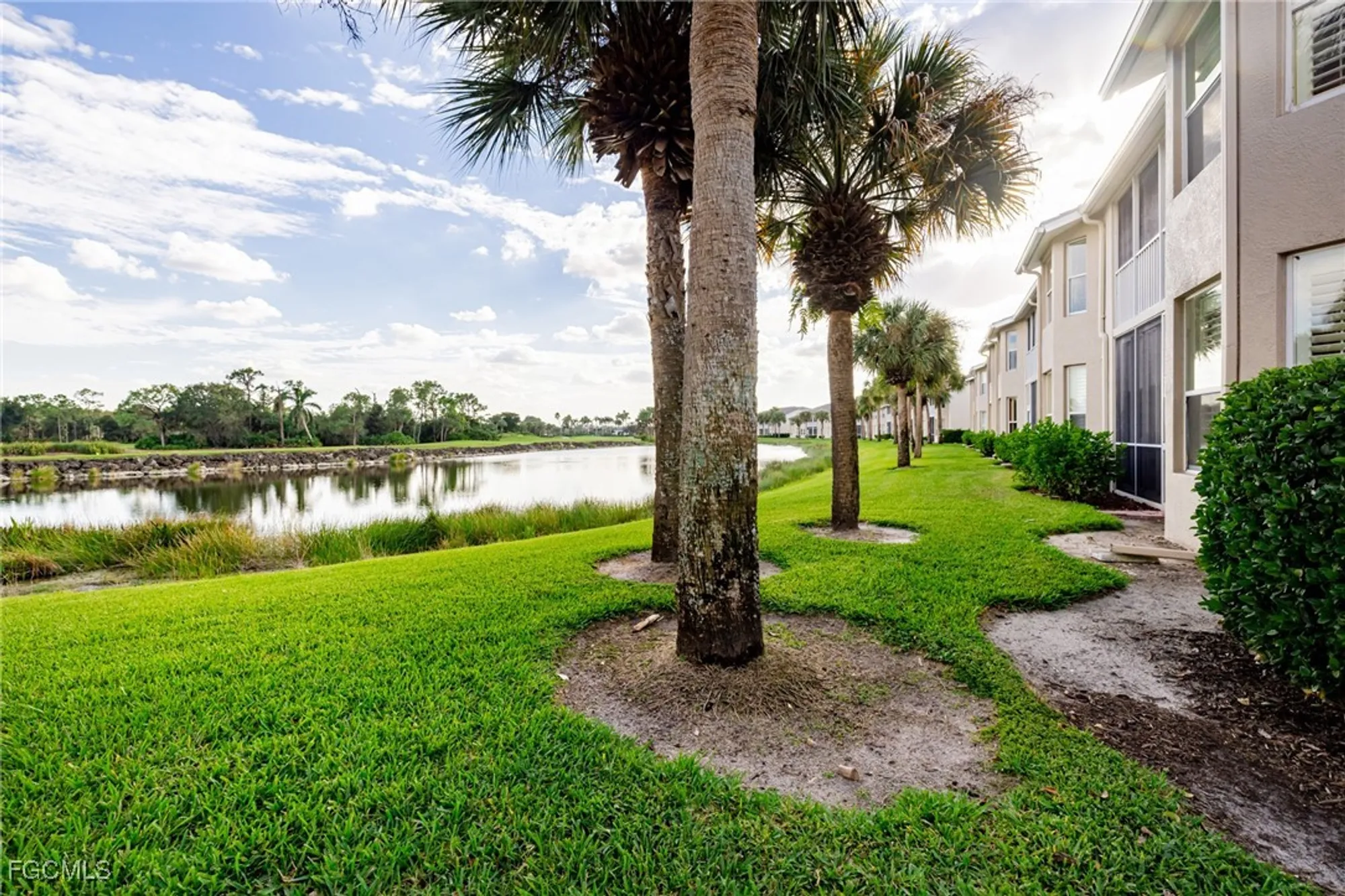 Property Slideshow image 9 of 50 | 10381 mcarthur palm ln apt 2711, Fort Myers, FL, 33966