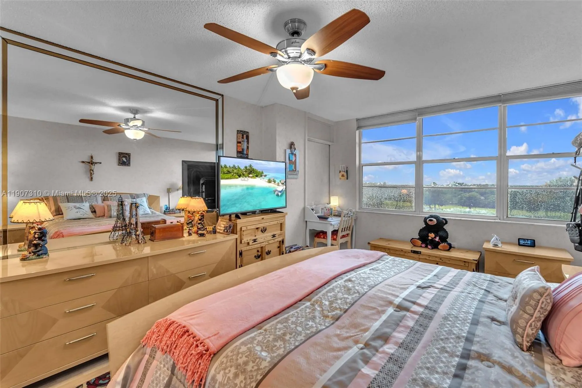 Property Slideshow image 13 of 18 | 900 saint charles pl ph 9, Pembroke Pines, FL, 33026