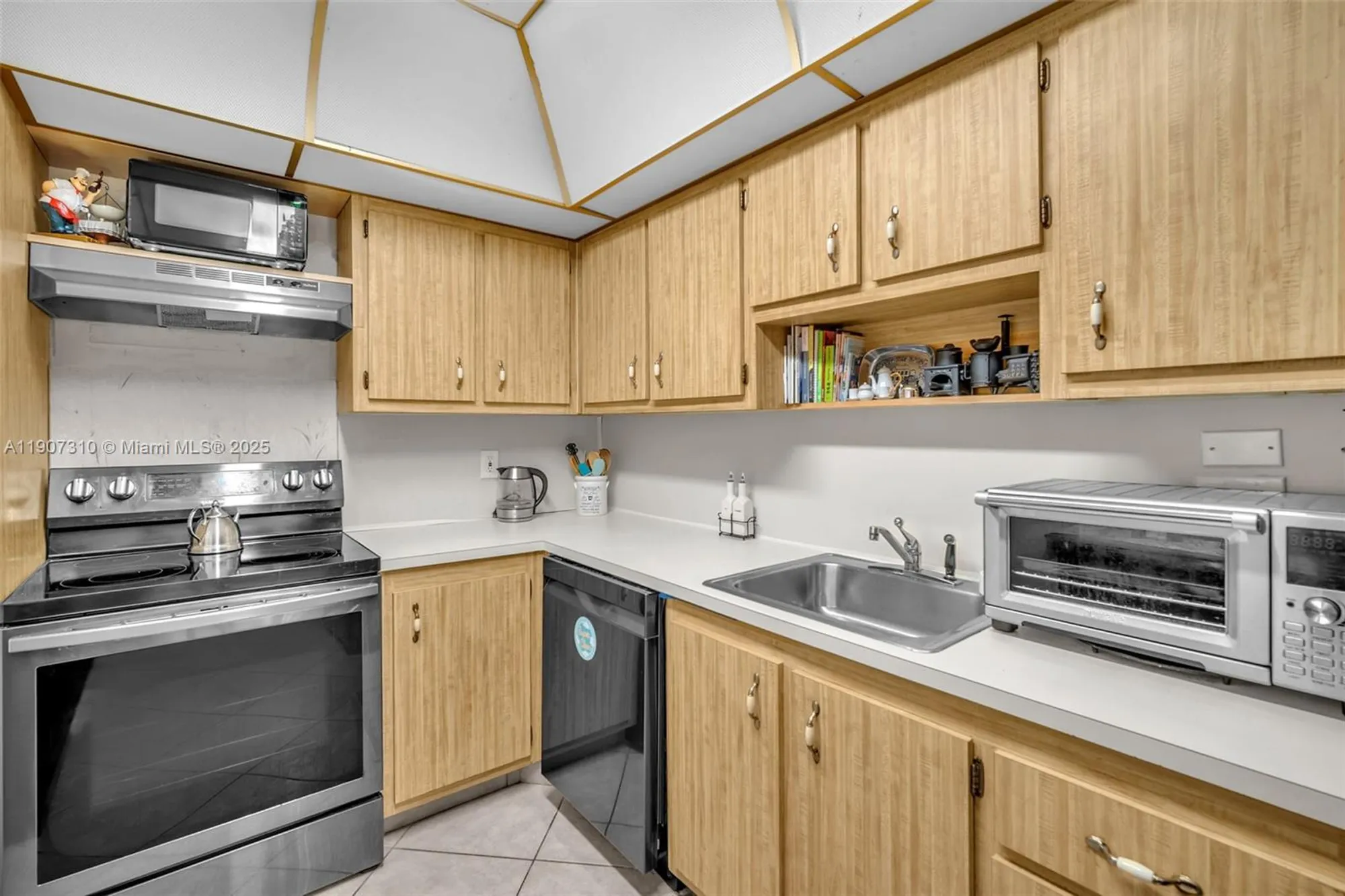 Property Slideshow image 5 of 18 | 900 saint charles pl ph 9, Pembroke Pines, FL, 33026