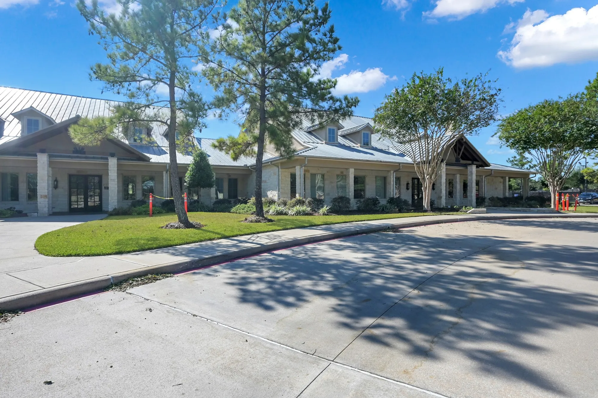 Property Slideshow image 32 of 39 | 18818 sweetwater springs dr, Cypress, TX, 77433