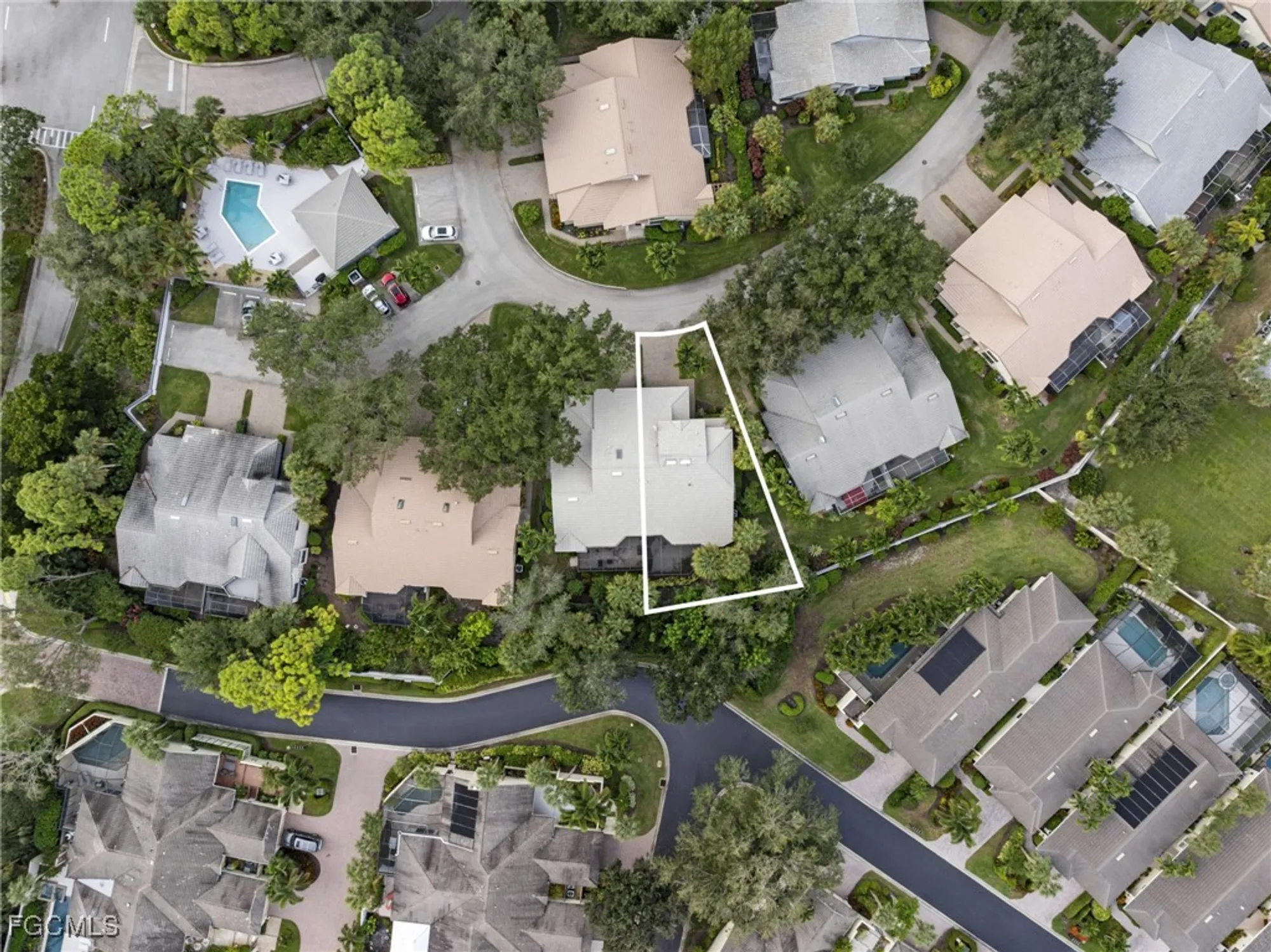 Property Slideshow image 32 of 35 | 27163 kindlewood ln, Bonita Springs, FL, 34134