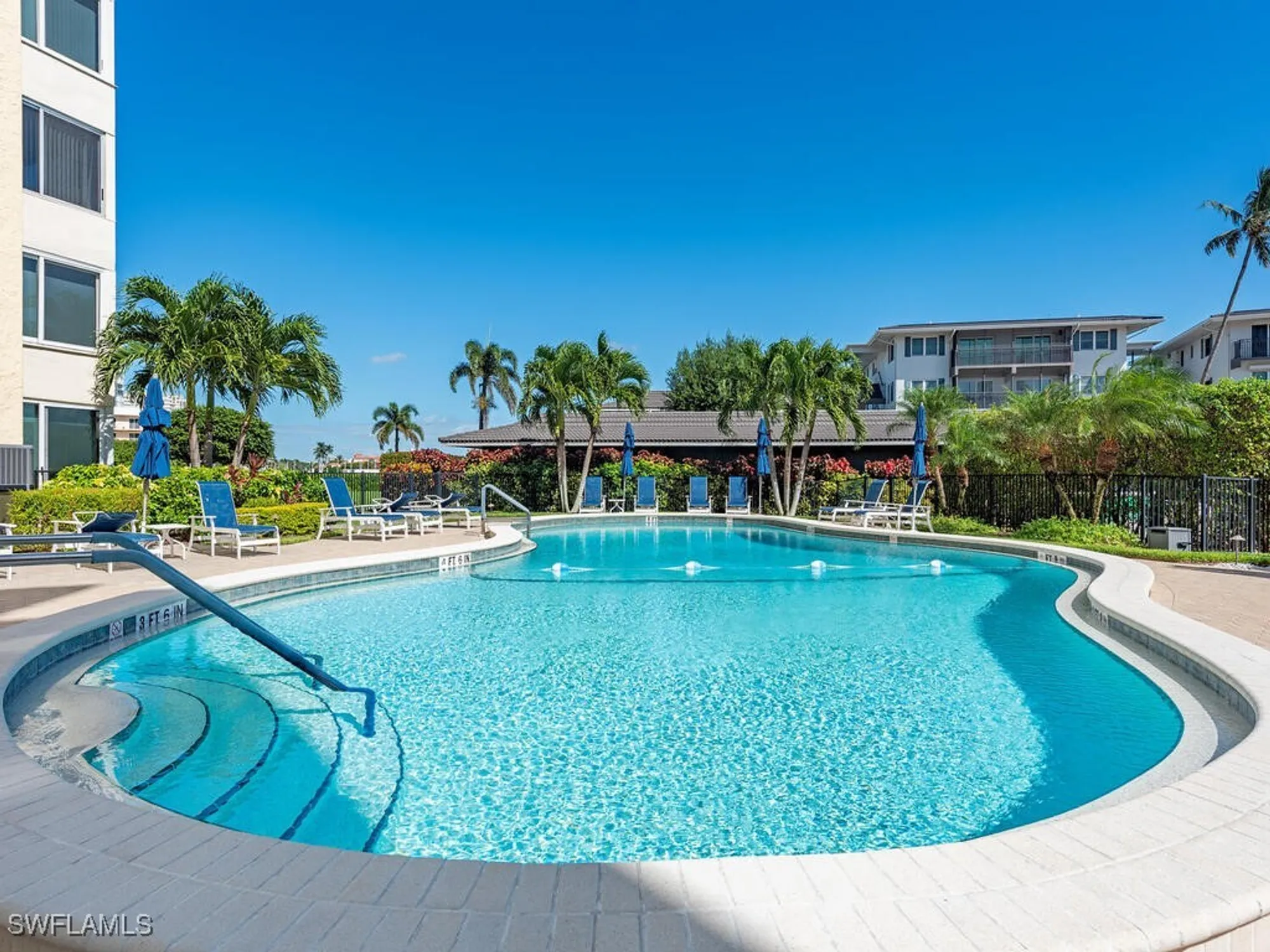 Property Slideshow image 12 of 20 | 3410 gulf shore blvd 202, Naples, FL, 34103