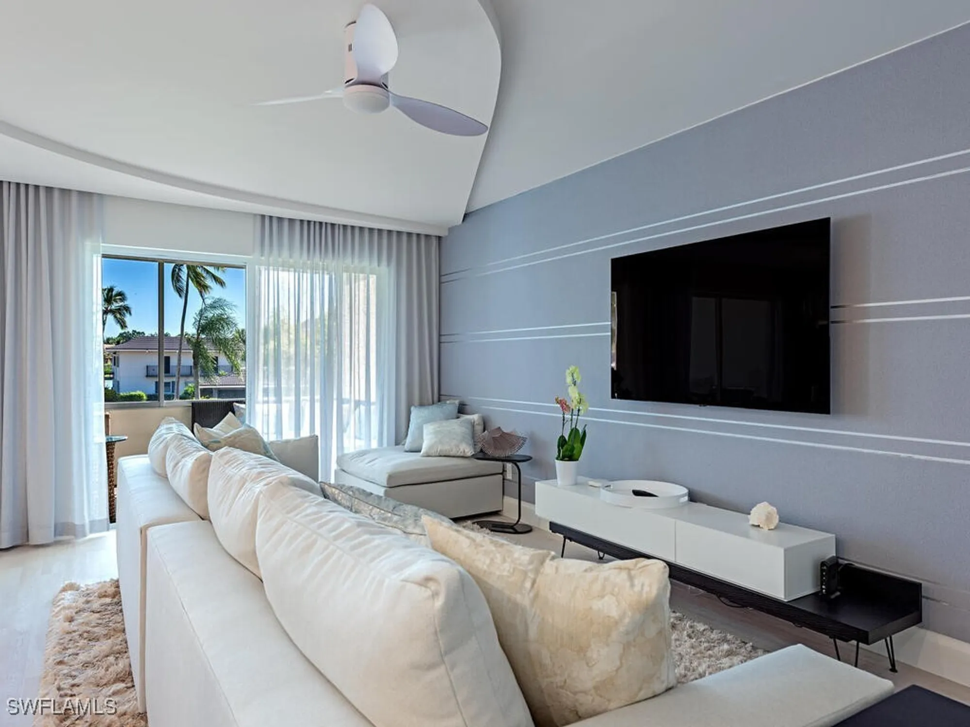 Property Slideshow image 4 of 20 | 3410 gulf shore blvd 202, Naples, FL, 34103