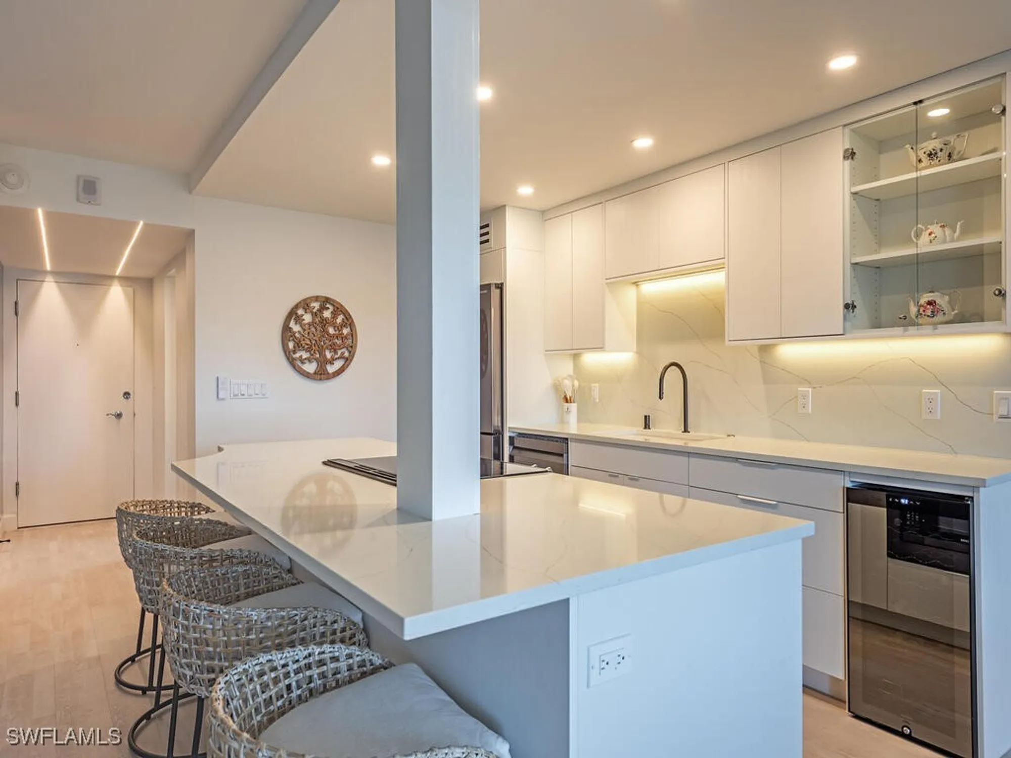 Property Slideshow image 5 of 20 | 3410 gulf shore blvd 202, Naples, FL, 34103