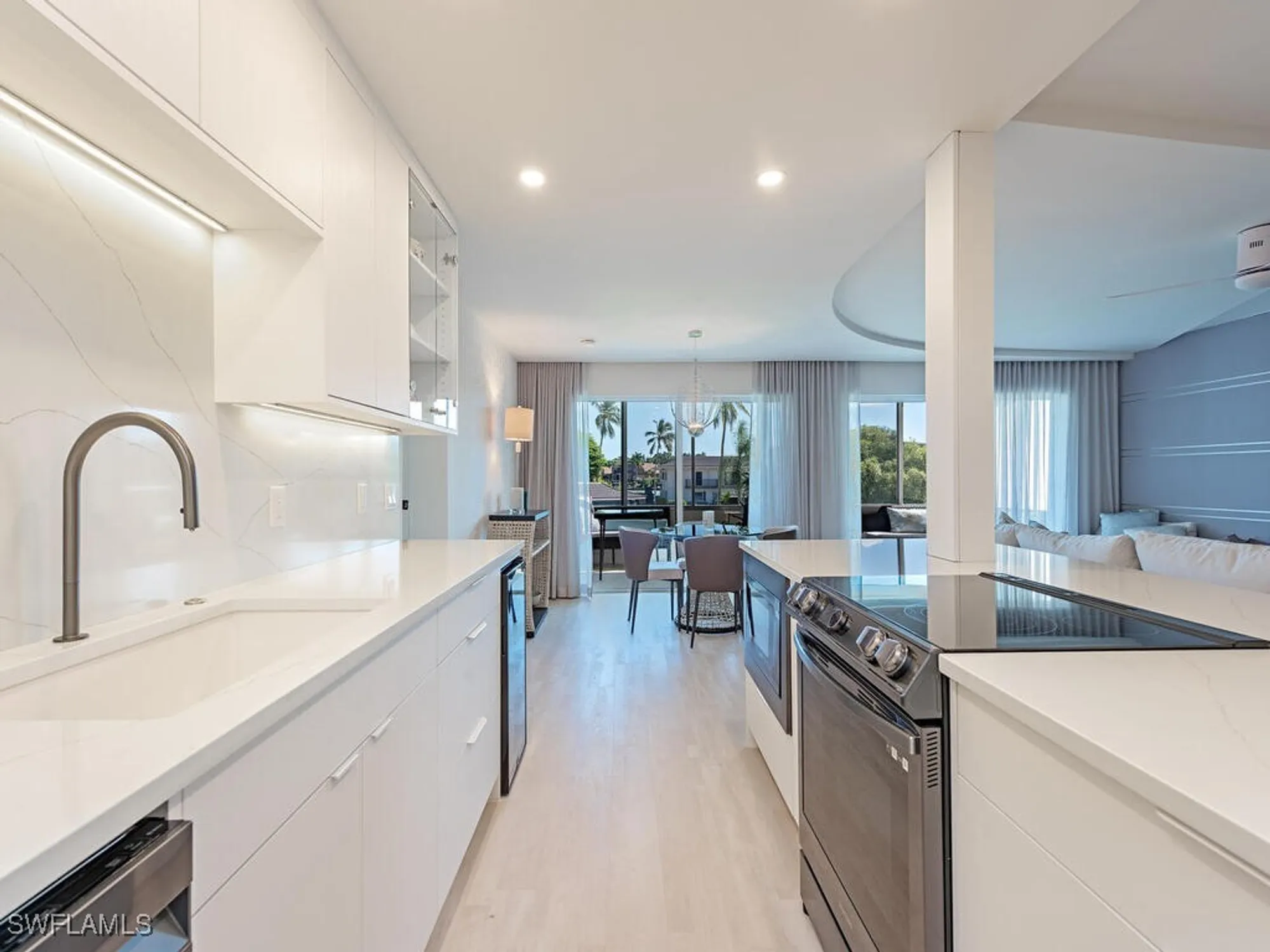 Property Slideshow image 6 of 20 | 3410 gulf shore blvd 202, Naples, FL, 34103