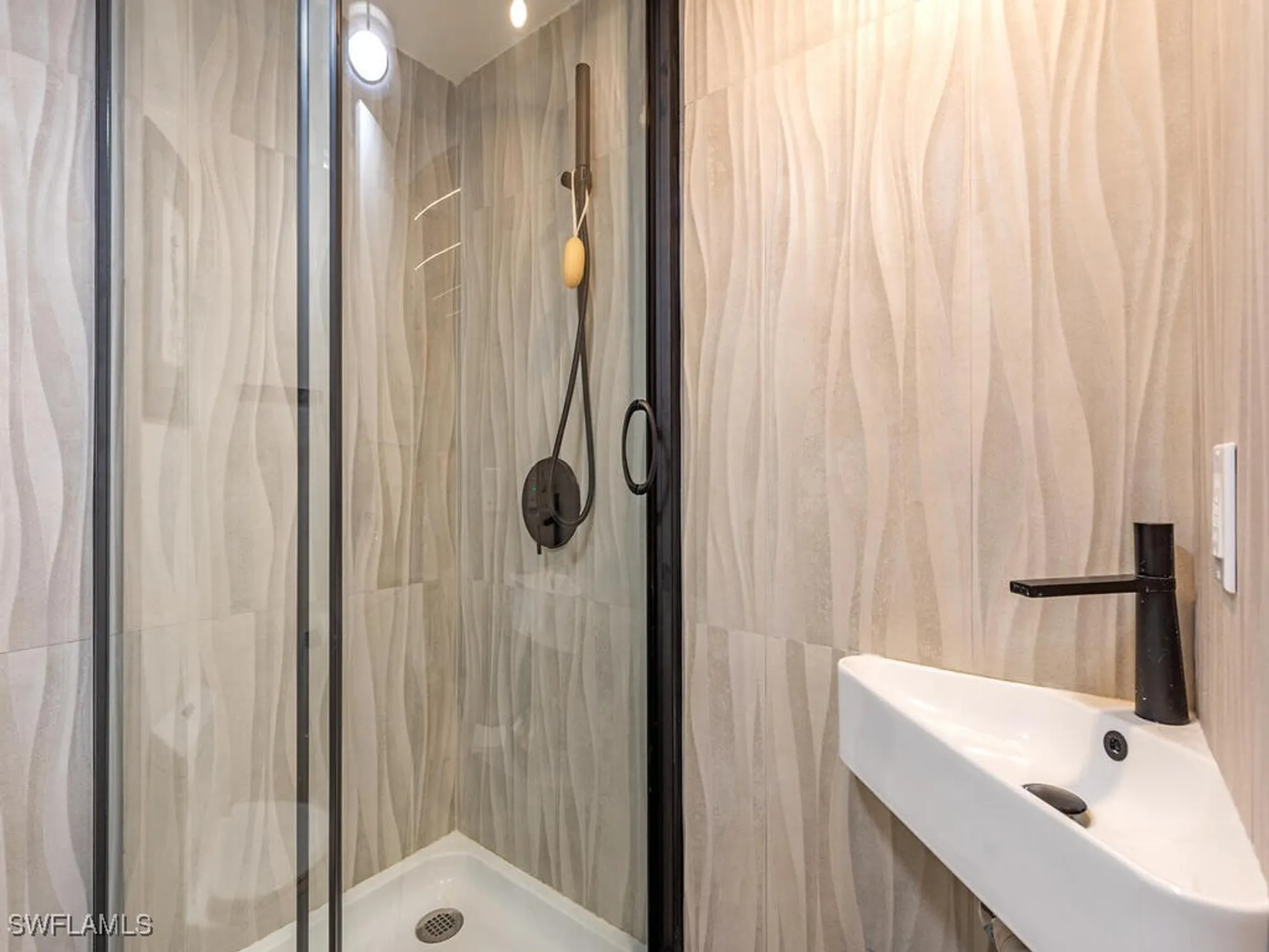 Property Slideshow image 9 of 20 | 3410 gulf shore blvd 202, Naples, FL, 34103