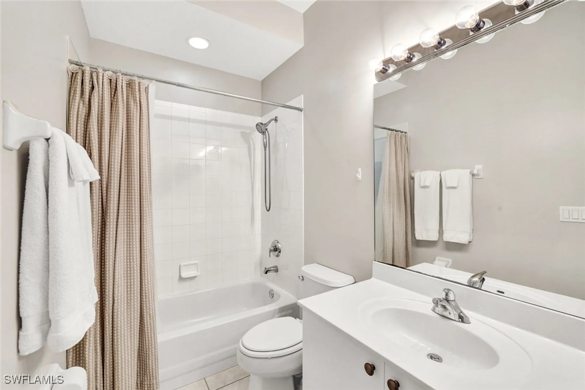 Property Slideshow image 12 of 26 | 8330 whisper trace way 204, Naples, FL, 34114