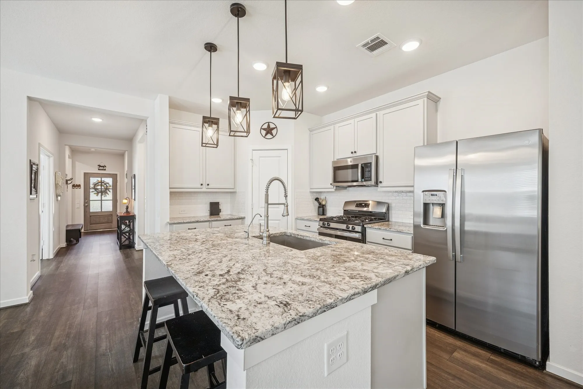 Property Slideshow image 10 of 33 | 406 wild petunia ct, Montgomery, TX, 77316