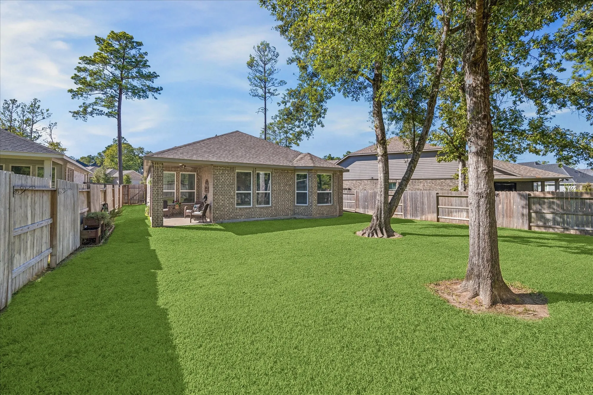 Property Slideshow image 24 of 33 | 406 wild petunia ct, Montgomery, TX, 77316