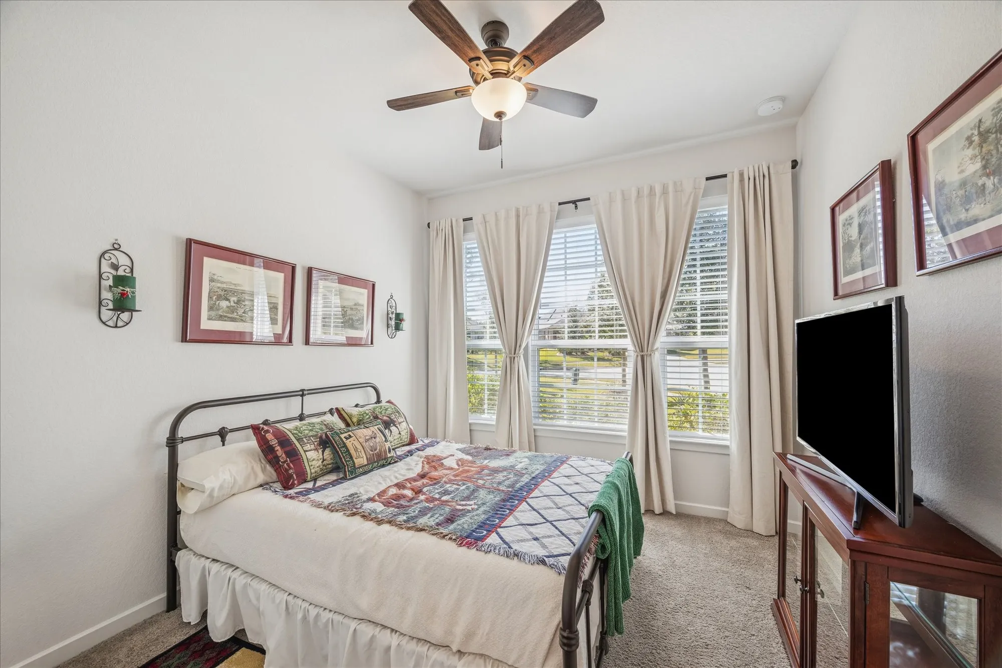 Property Slideshow image 20 of 33 | 406 wild petunia ct, Montgomery, TX, 77316
