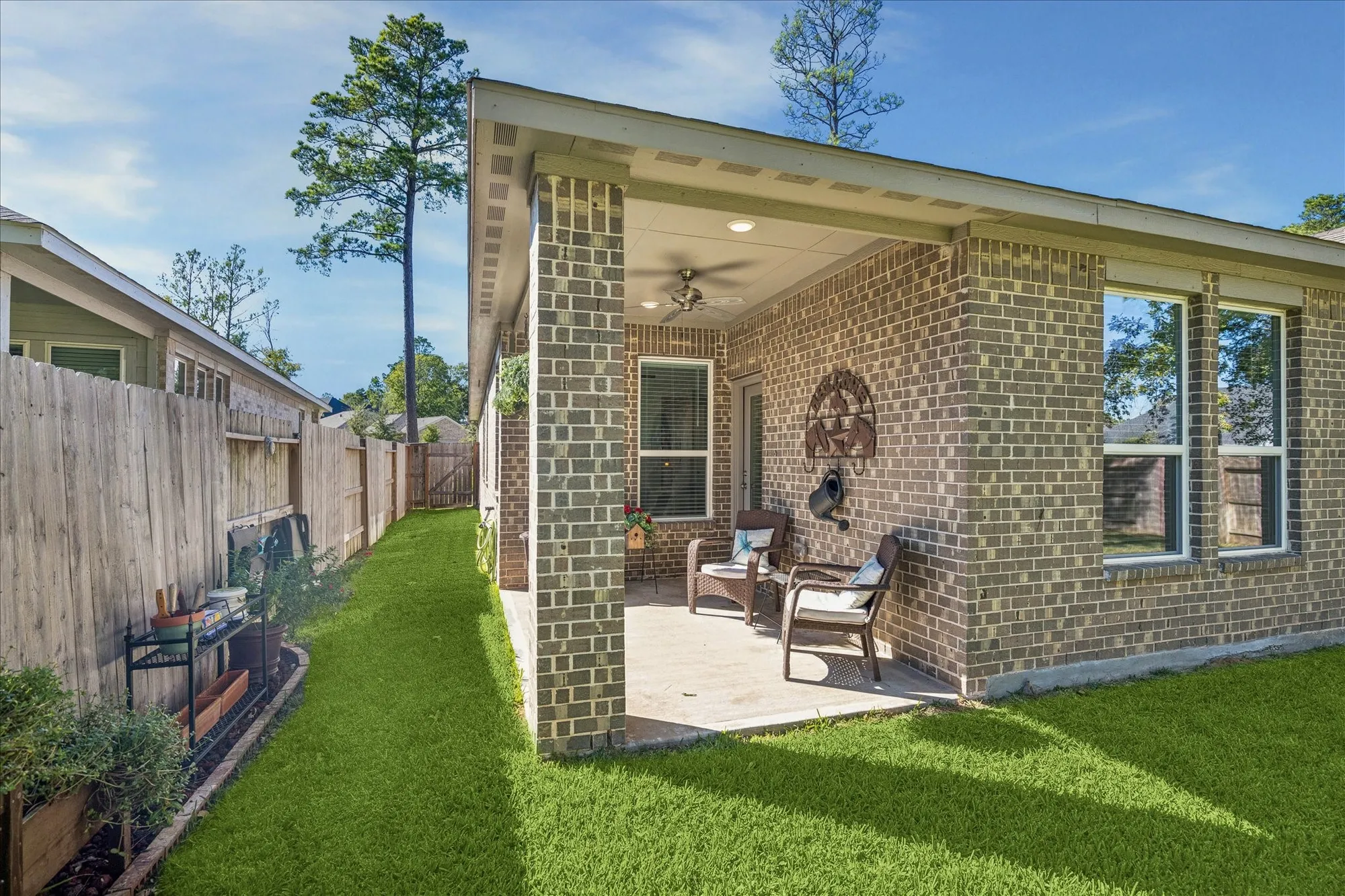 Property Slideshow image 23 of 33 | 406 wild petunia ct, Montgomery, TX, 77316