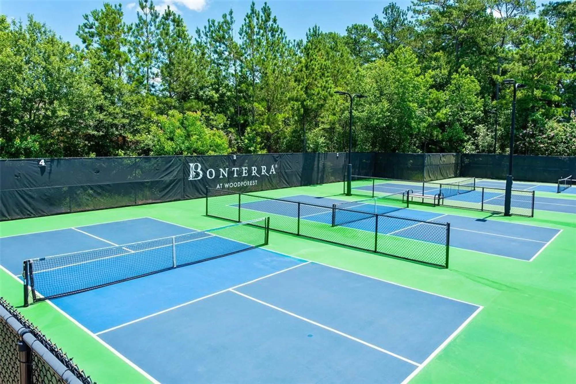 Property Slideshow image 30 of 33 | 406 wild petunia ct, Montgomery, TX, 77316