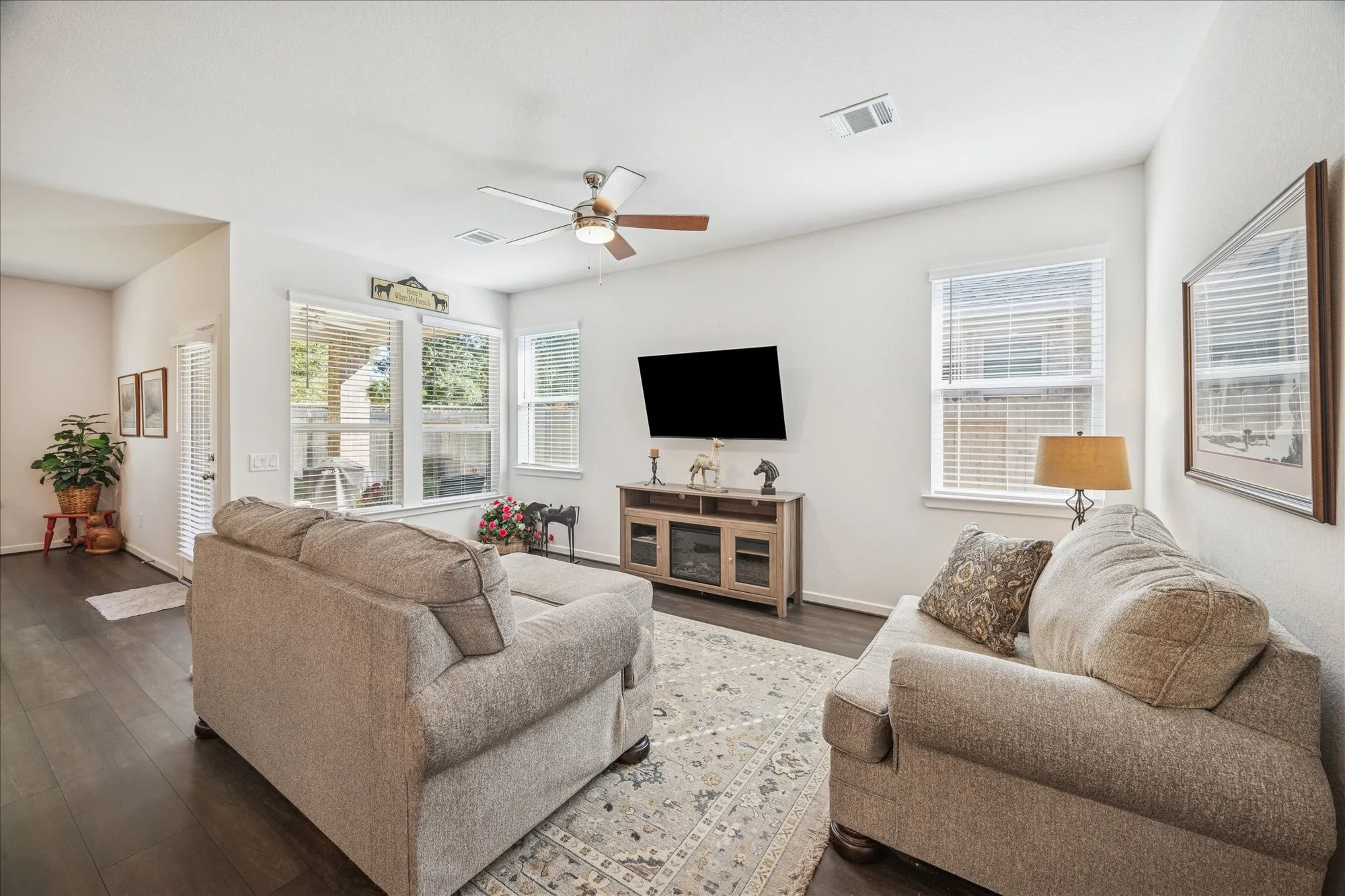 Property Slideshow image 5 of 33 | 406 wild petunia ct, Montgomery, TX, 77316