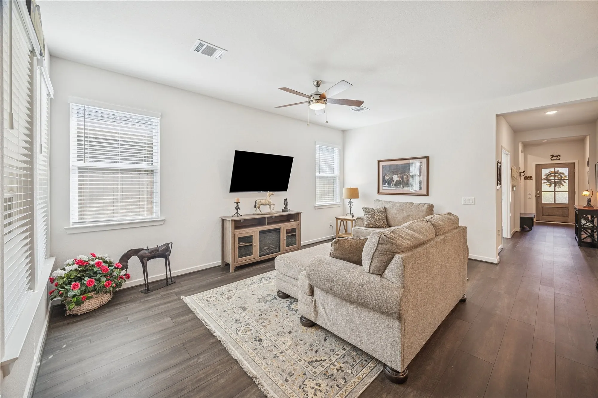 Property Slideshow image 6 of 33 | 406 wild petunia ct, Montgomery, TX, 77316