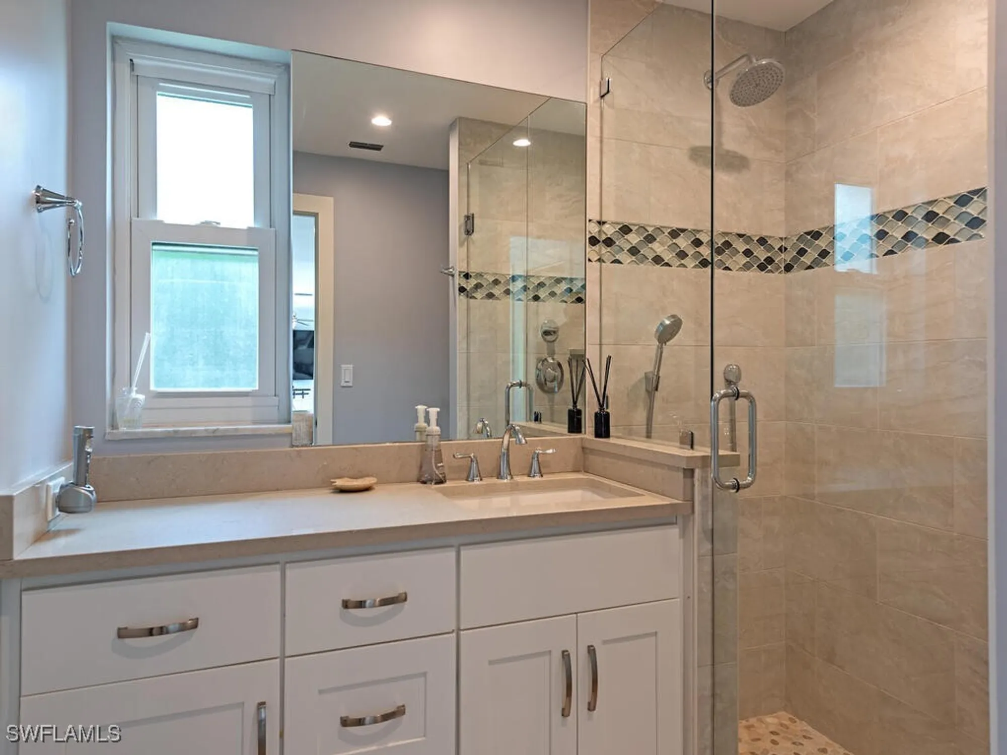 Property Slideshow image 15 of 17 | 595 wedge dr, Naples, FL, 34103