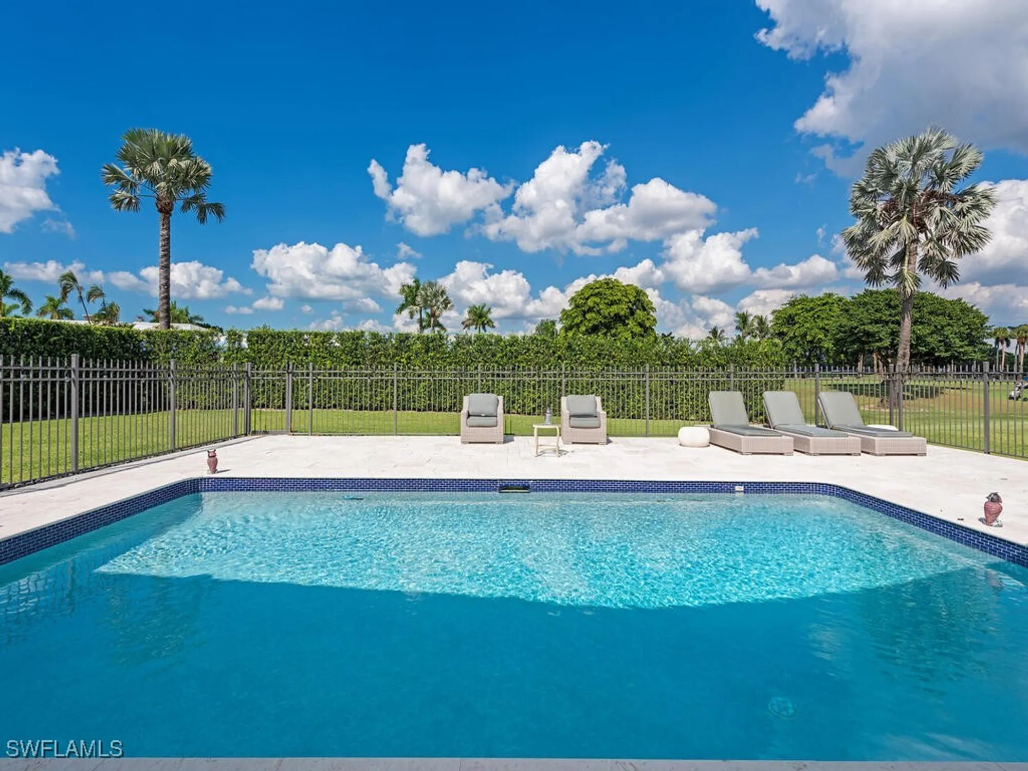 Property Slideshow image 17 of 17 | 595 wedge dr, Naples, FL, 34103