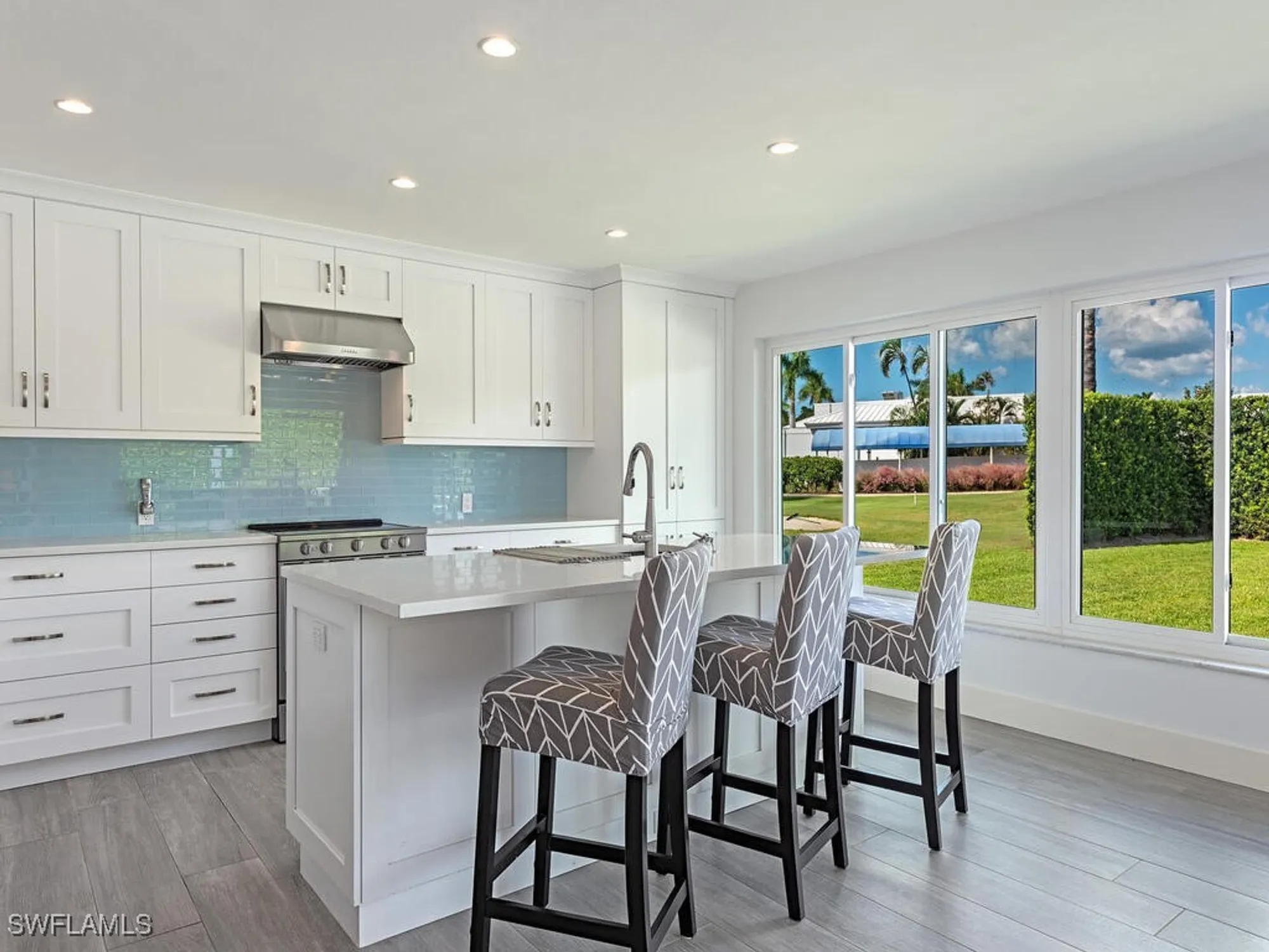 Property Slideshow image 10 of 17 | 595 wedge dr, Naples, FL, 34103