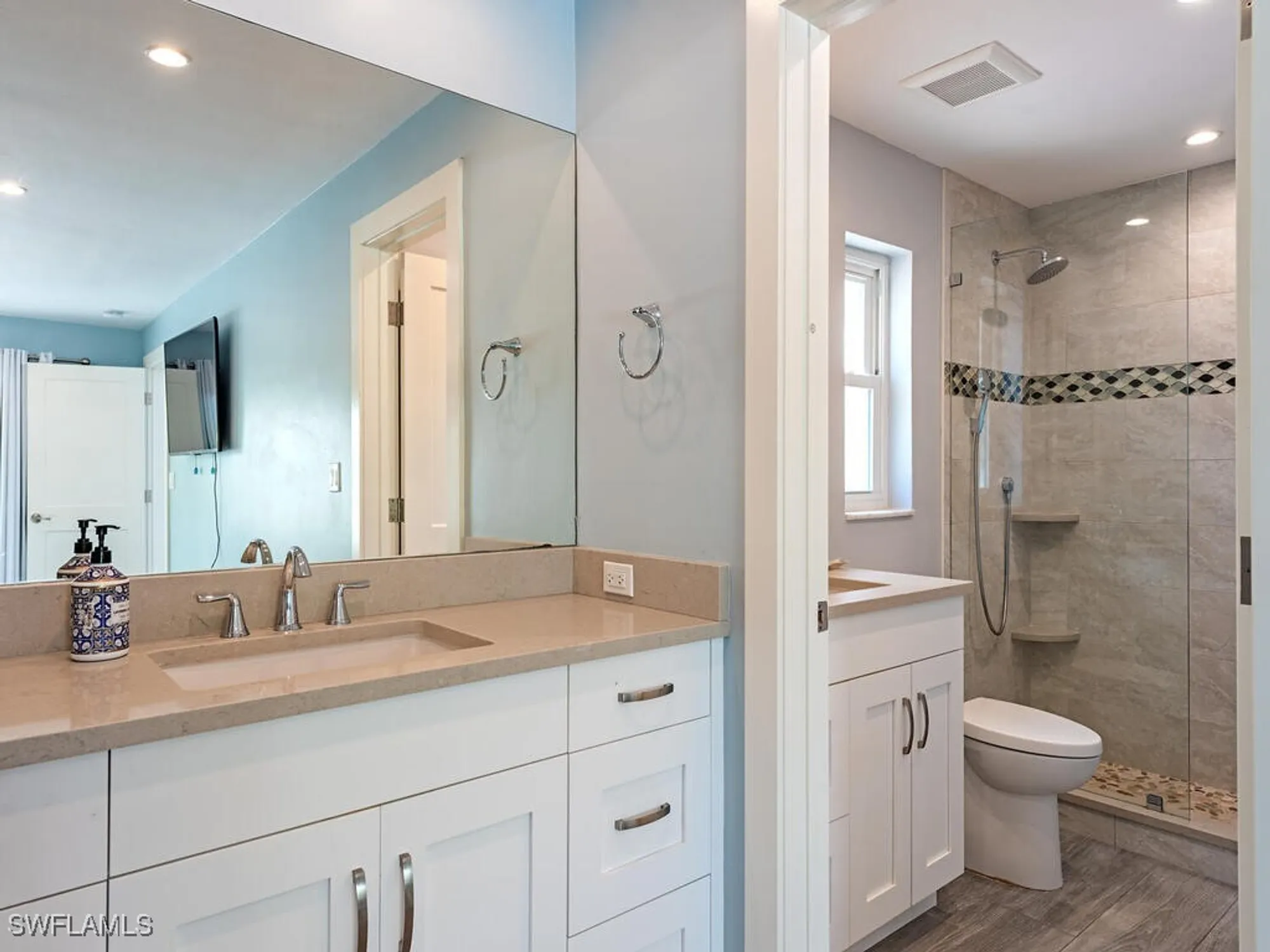 Property Slideshow image 13 of 17 | 595 wedge dr, Naples, FL, 34103