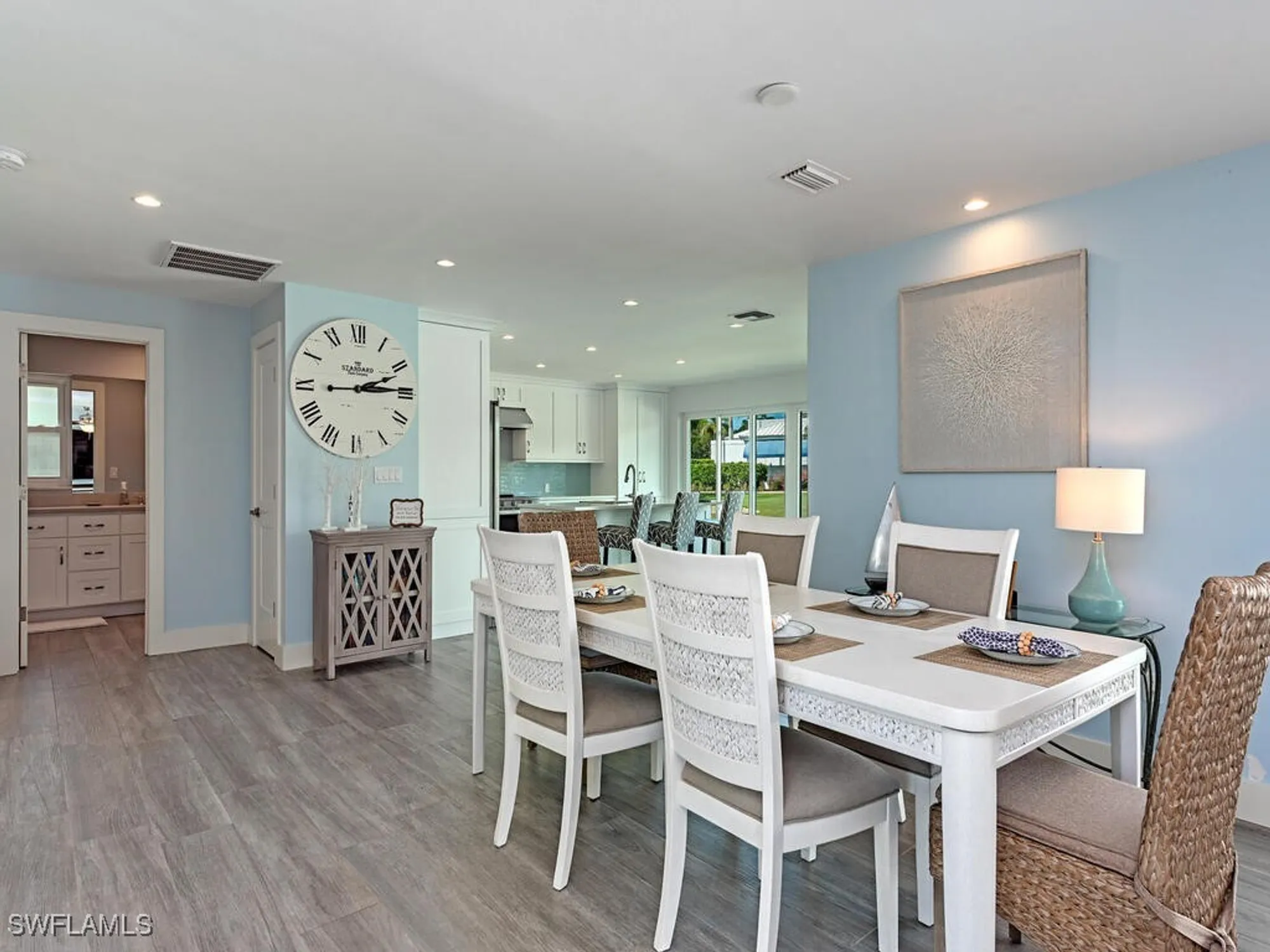 Property Slideshow image 9 of 17 | 595 wedge dr, Naples, FL, 34103