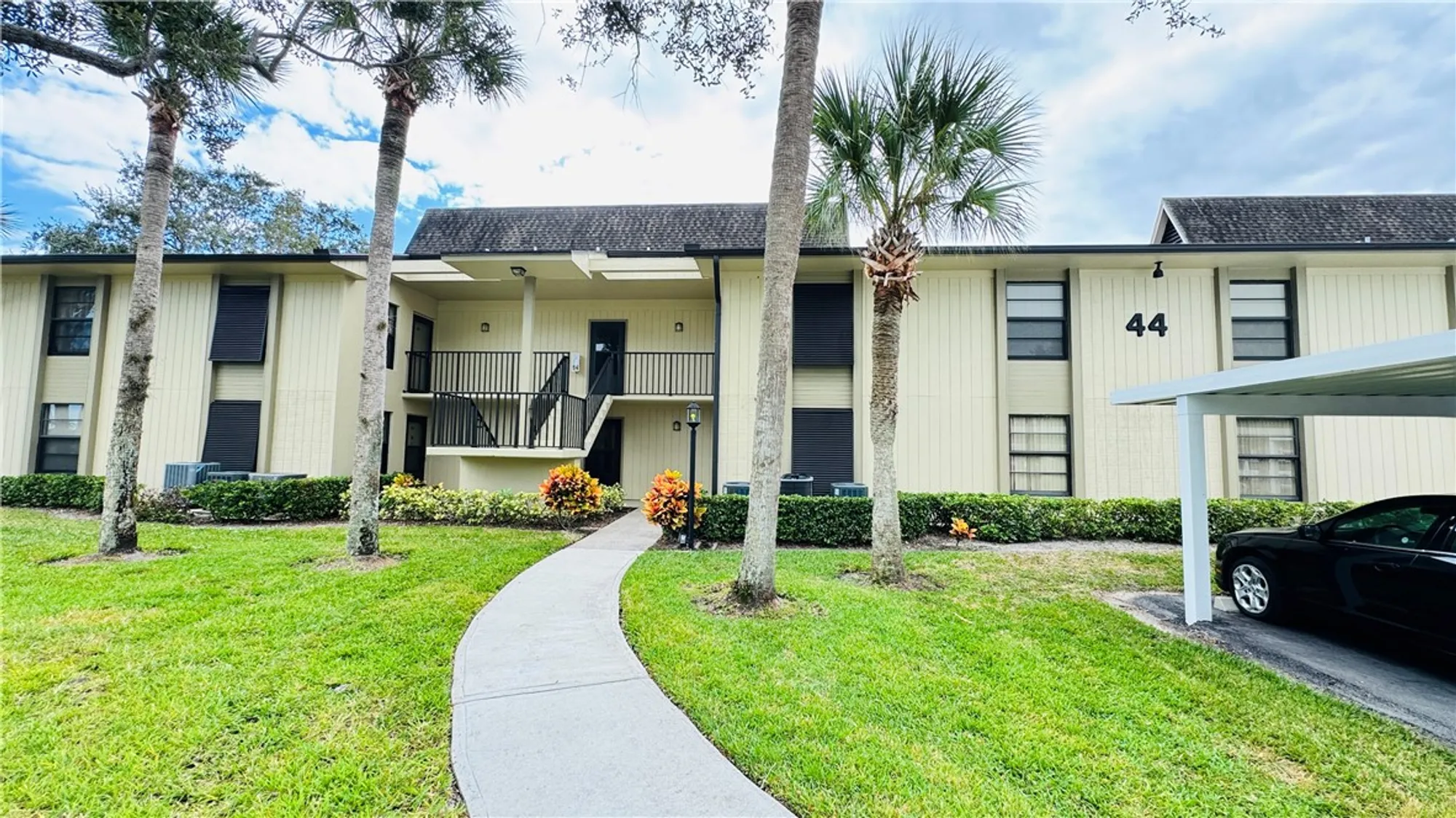 Property Slideshow image 10 of 21 | 44 plantation dr apt 102, Vero Beach, FL, 32966