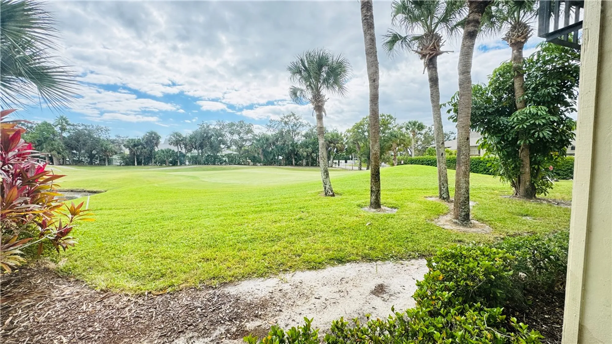 Property Slideshow image 13 of 21 | 44 plantation dr apt 102, Vero Beach, FL, 32966