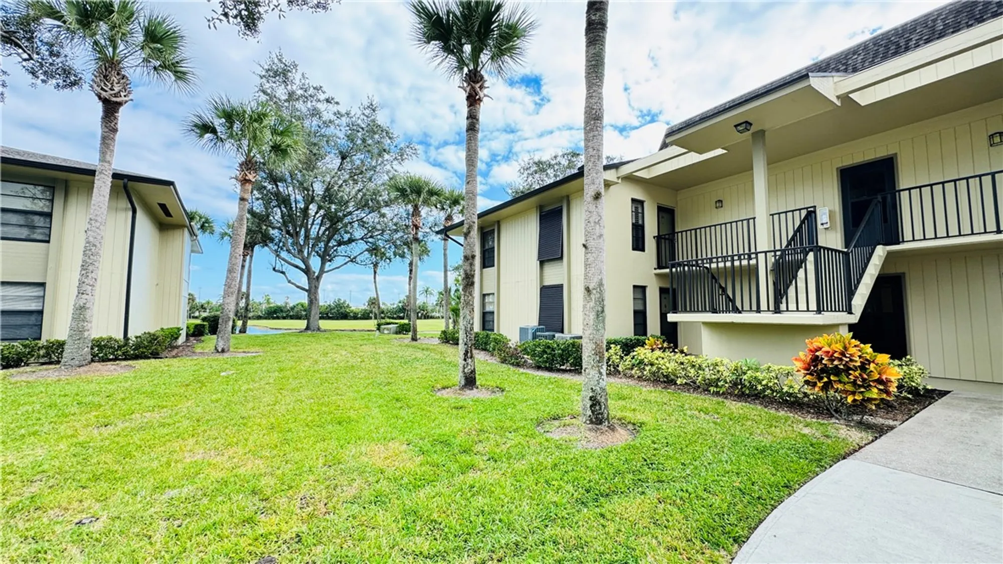 Property Slideshow image 2 of 21 | 44 plantation dr apt 102, Vero Beach, FL, 32966