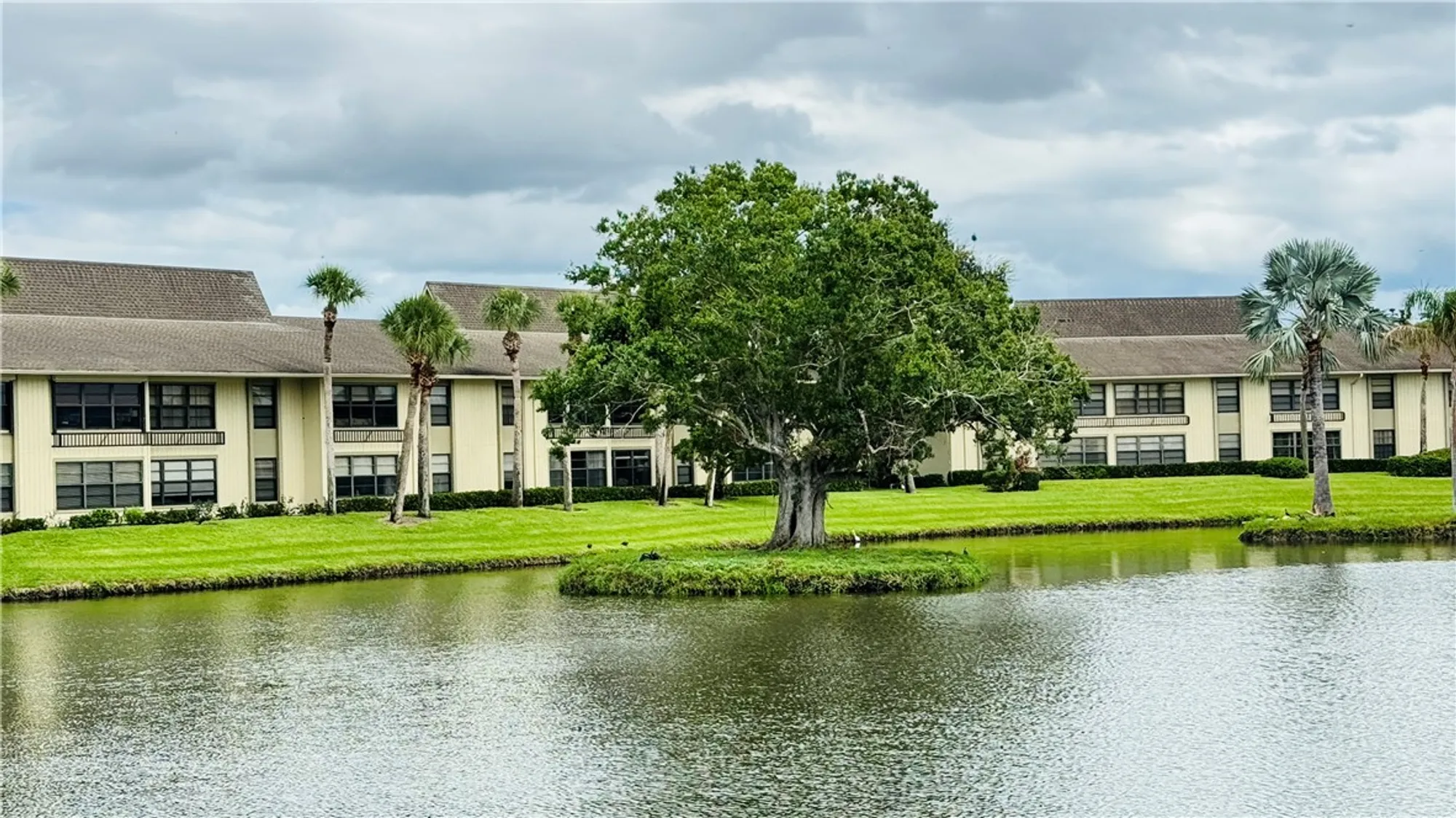 Property Slideshow image 20 of 21 | 44 plantation dr apt 102, Vero Beach, FL, 32966