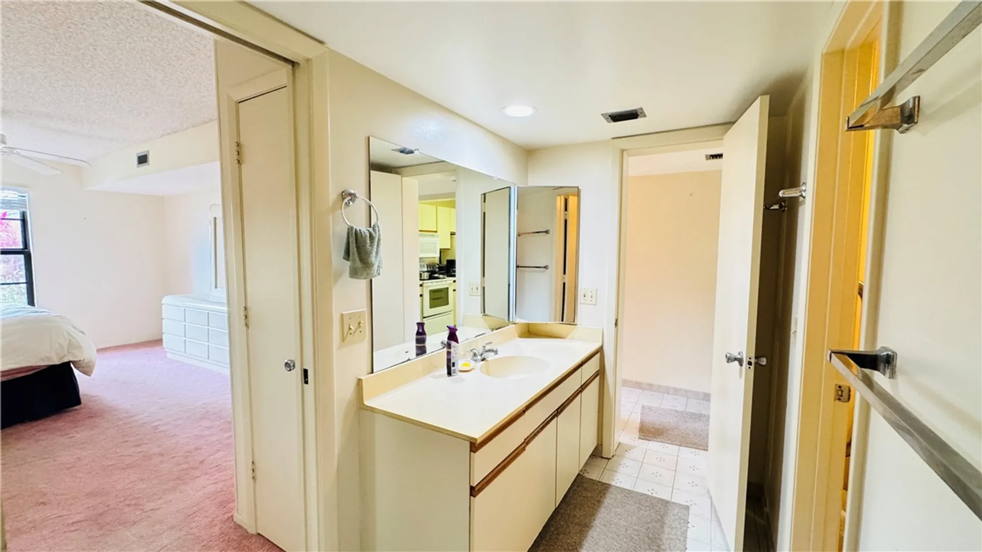 Property Slideshow image 6 of 21 | 44 plantation dr apt 102, Vero Beach, FL, 32966