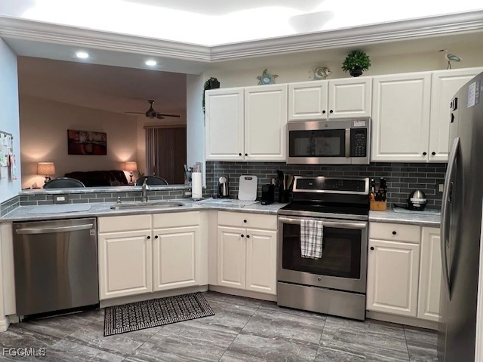 Property Slideshow image 5 of 47 | 10125 colonial country club blvd 1707, Fort Myers, FL, 33913