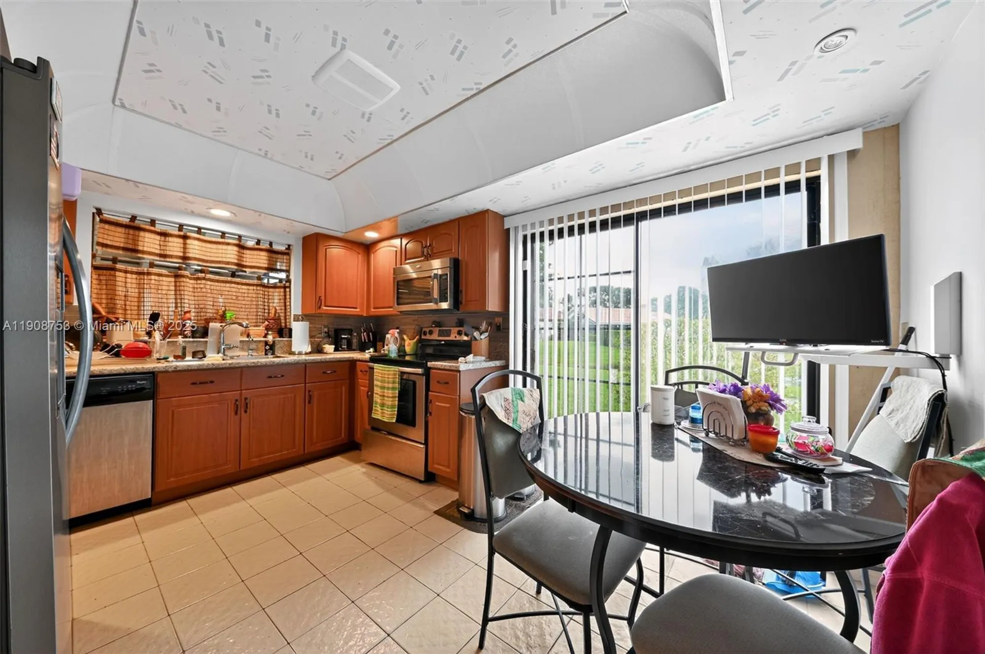 Property Slideshow image 15 of 30 | 5665 lakeview mews dr, Boynton Beach, FL, 33437