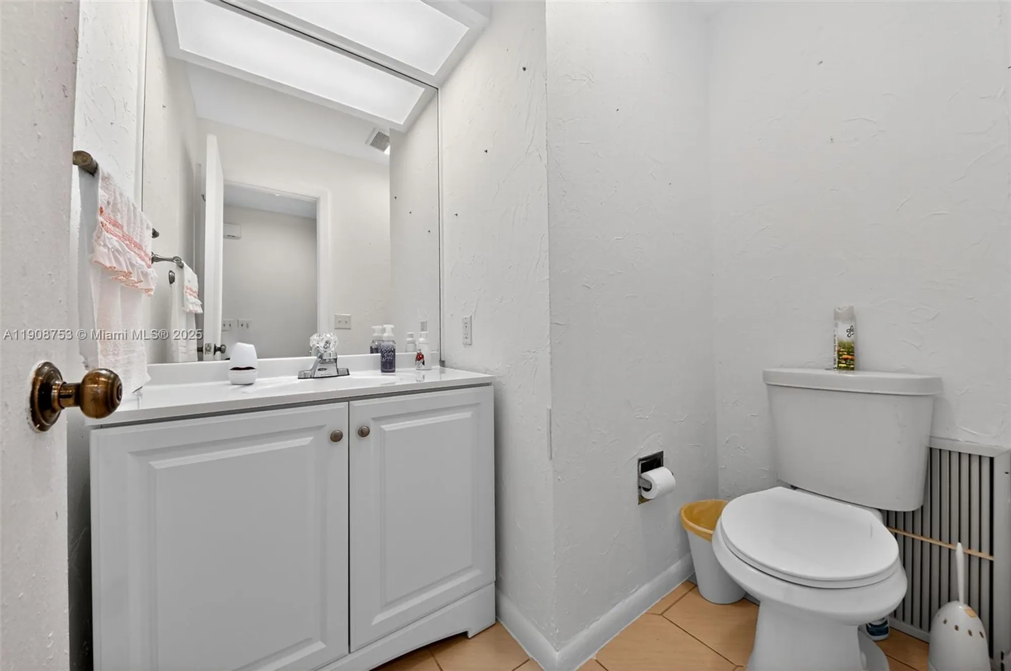 Property Slideshow image 28 of 30 | 5665 lakeview mews dr, Boynton Beach, FL, 33437