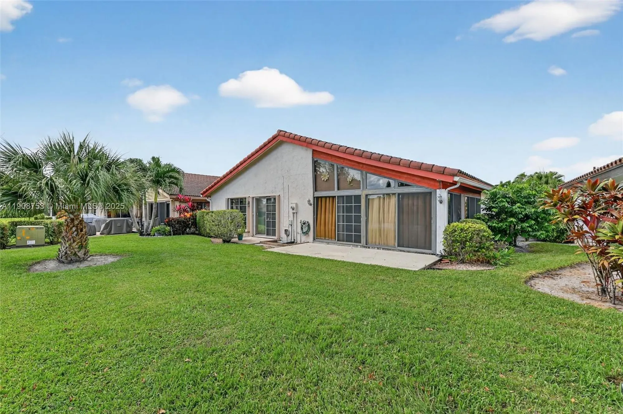 Property Slideshow image 2 of 30 | 5665 lakeview mews dr, Boynton Beach, FL, 33437