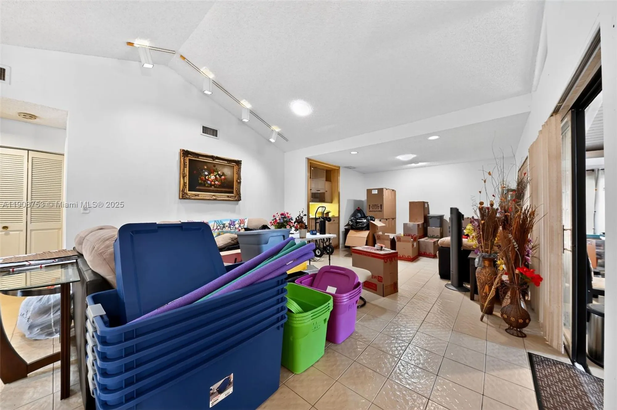Property Slideshow image 20 of 30 | 5665 lakeview mews dr, Boynton Beach, FL, 33437