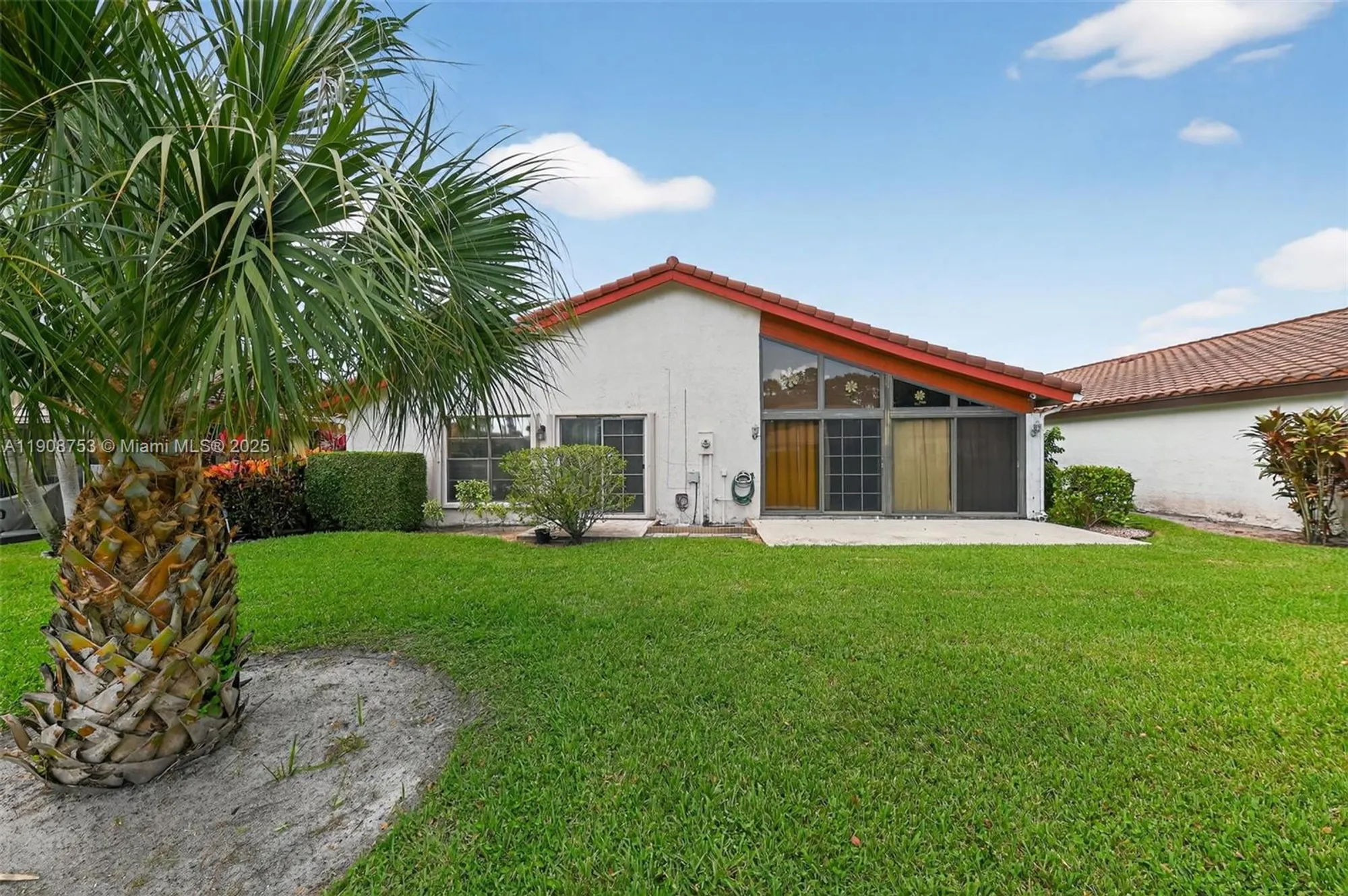 Property Slideshow image 4 of 30 | 5665 lakeview mews dr, Boynton Beach, FL, 33437