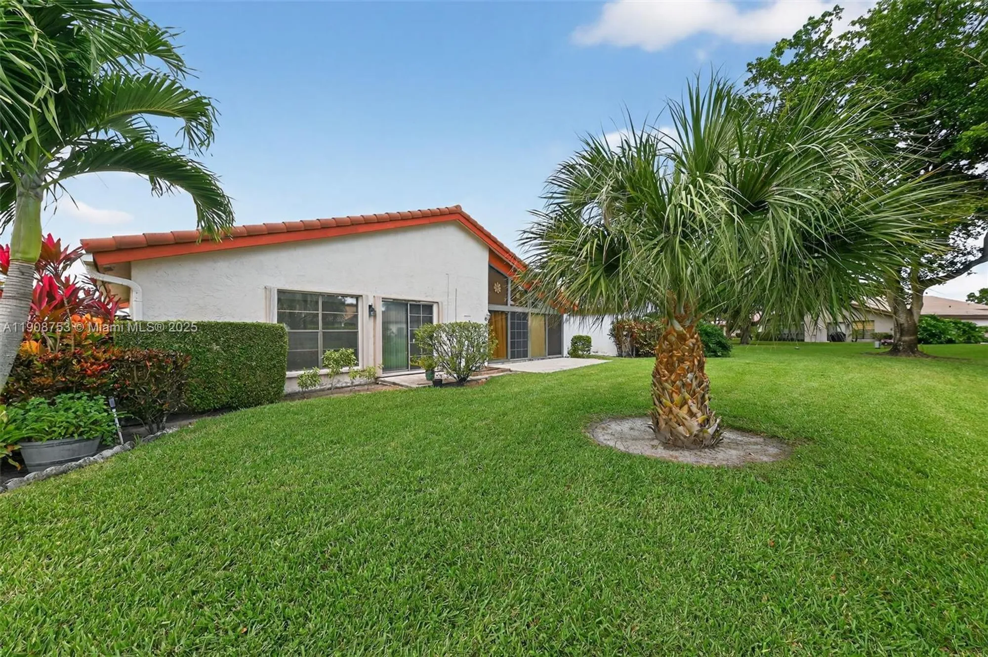Property Slideshow image 5 of 30 | 5665 lakeview mews dr, Boynton Beach, FL, 33437
