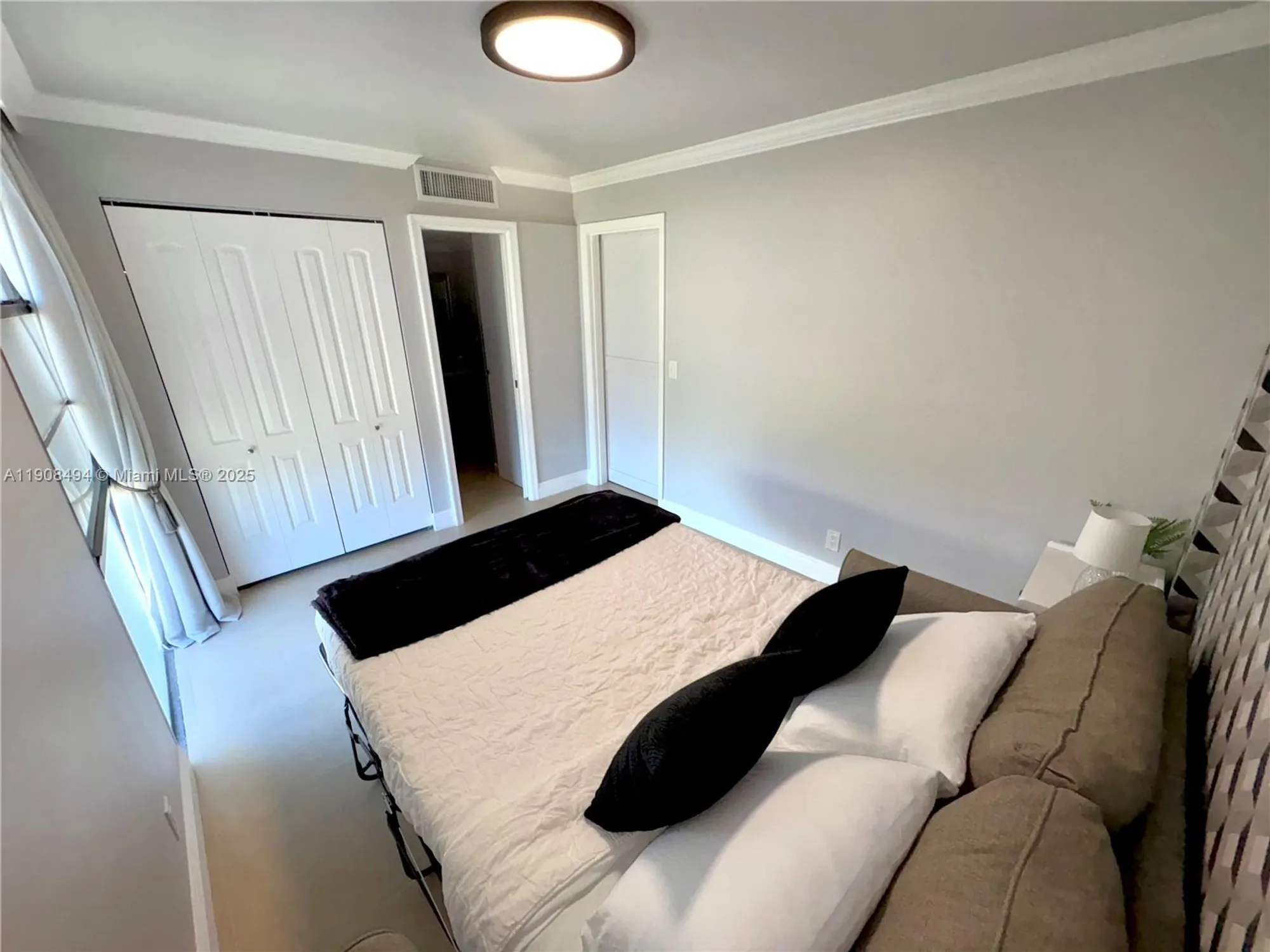 Property Slideshow image 16 of 28 | 20500 w country club dr 501, Aventura, FL, 33180