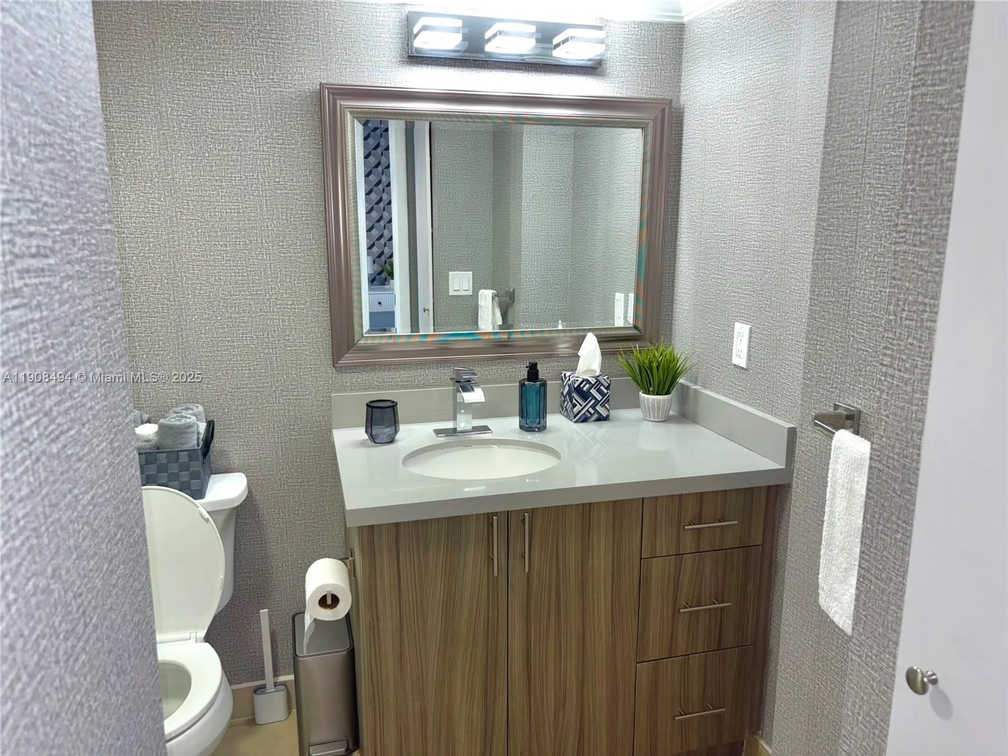 Property Slideshow image 17 of 28 | 20500 w country club dr 501, Aventura, FL, 33180