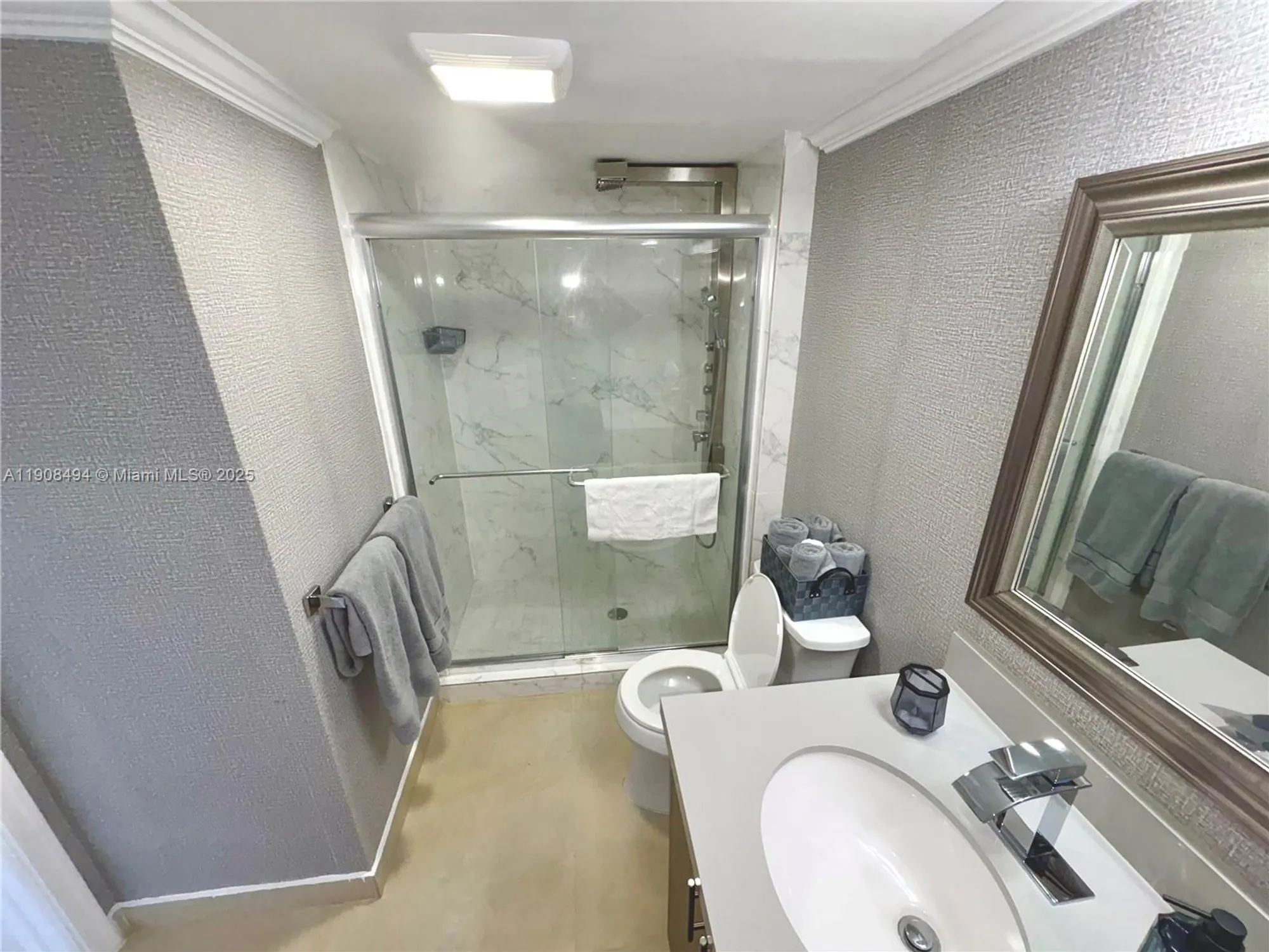 Property Slideshow image 18 of 28 | 20500 w country club dr 501, Aventura, FL, 33180