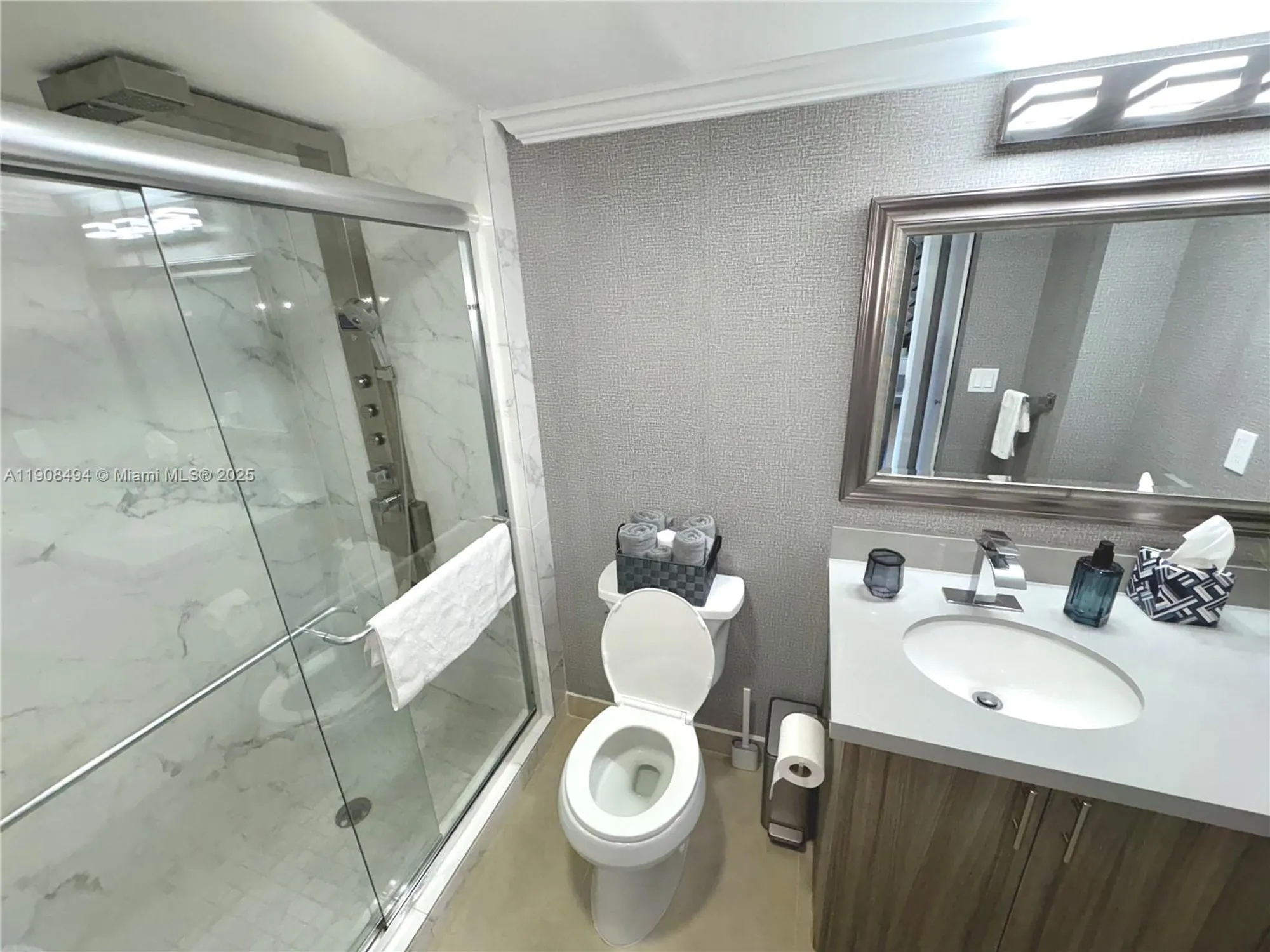 Property Slideshow image 19 of 28 | 20500 w country club dr 501, Aventura, FL, 33180