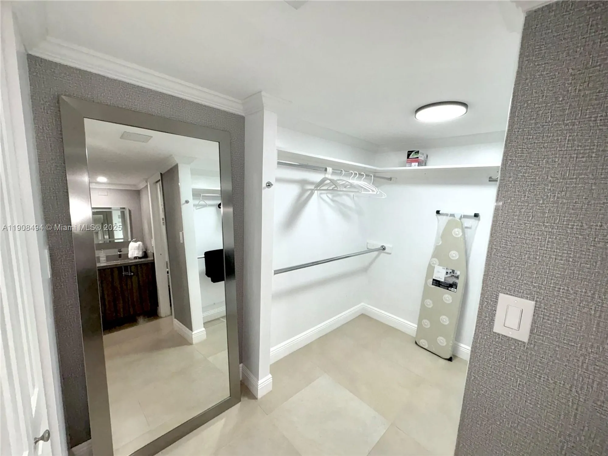 Property Slideshow image 13 of 28 | 20500 w country club dr 501, Aventura, FL, 33180