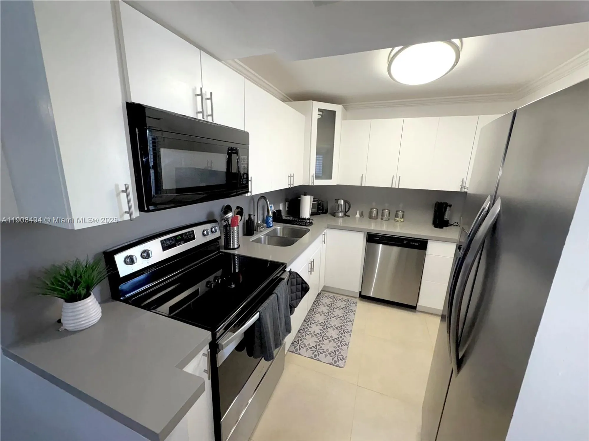 Property Slideshow image 25 of 28 | 20500 w country club dr 501, Aventura, FL, 33180