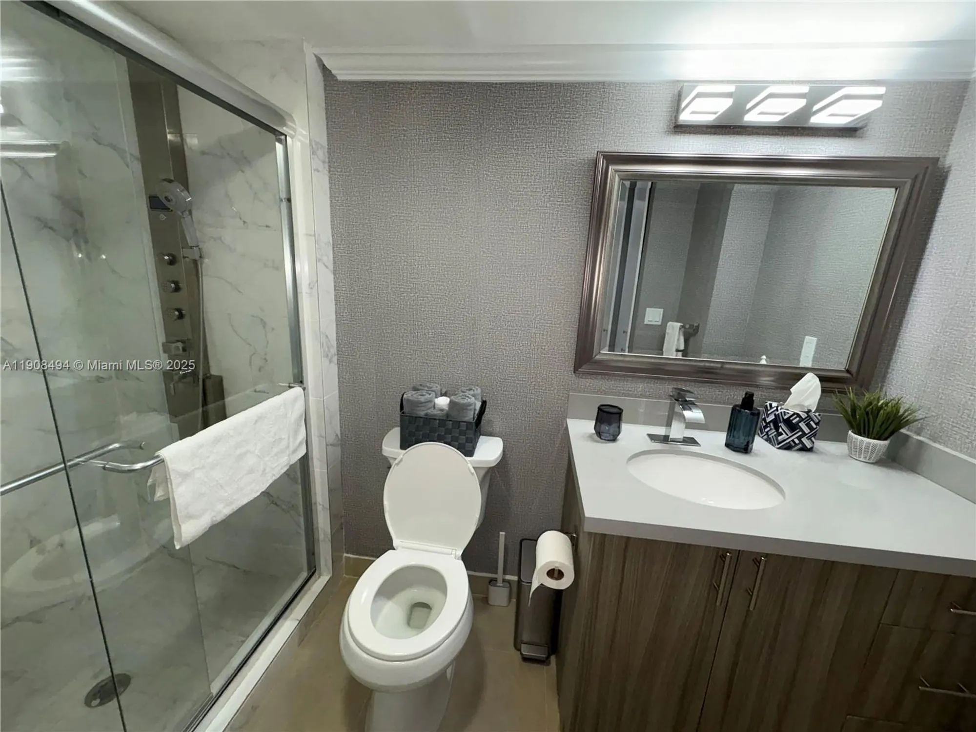 Property Slideshow image 20 of 28 | 20500 w country club dr 501, Aventura, FL, 33180