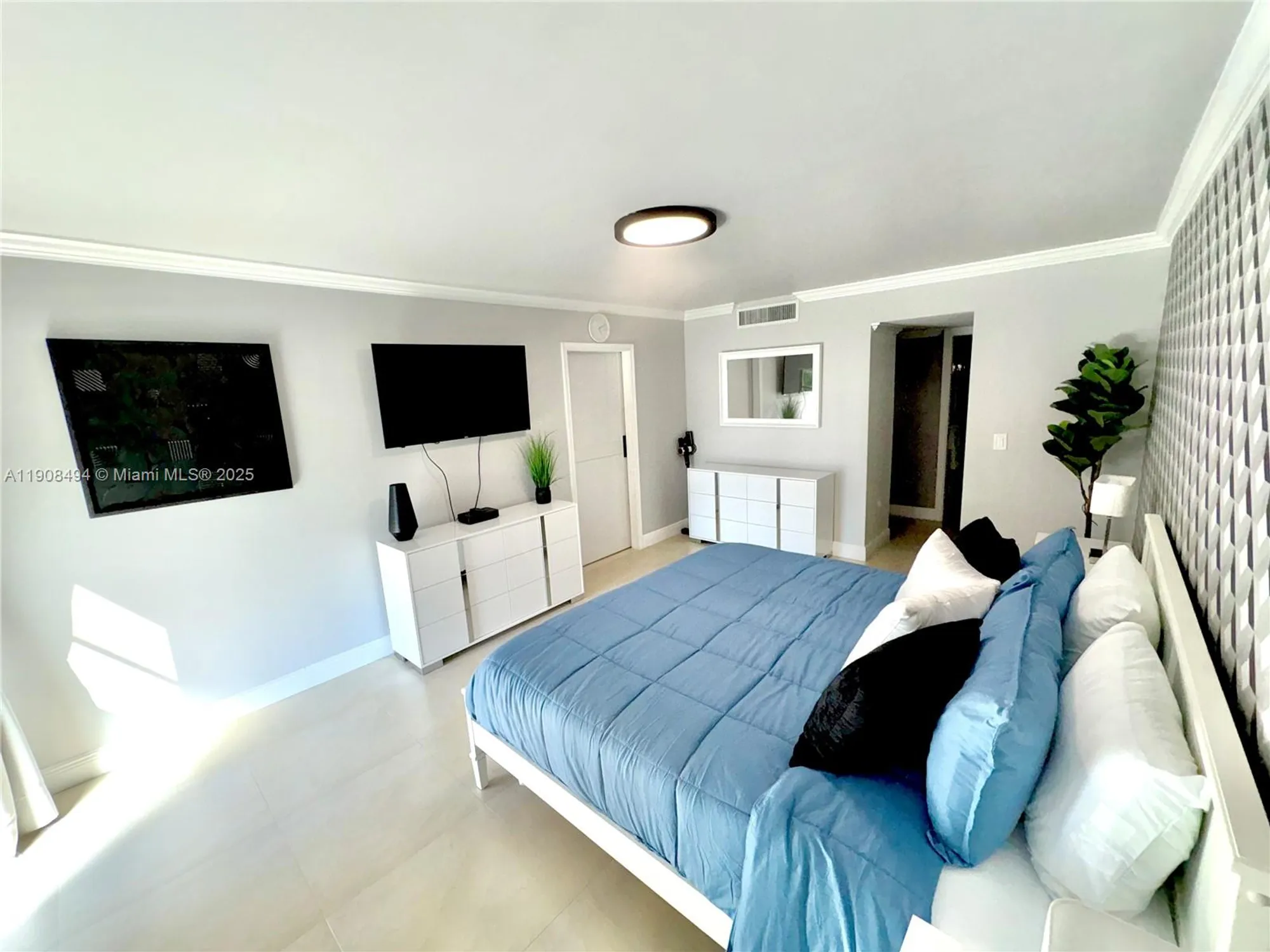 Property Slideshow image 9 of 28 | 20500 w country club dr 501, Aventura, FL, 33180