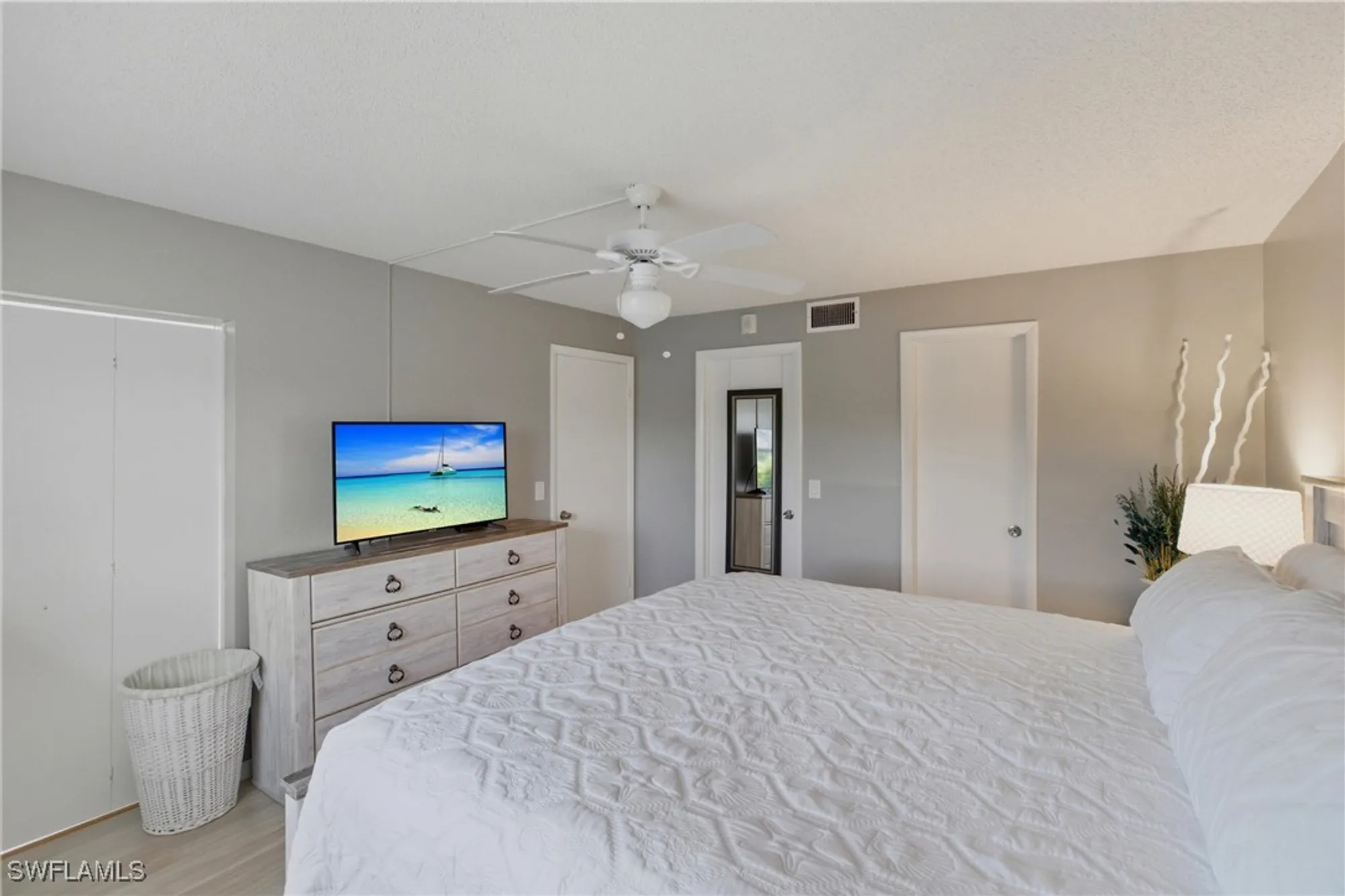 Property Slideshow image 17 of 31 | 3030 binnacle dr apt 103, Naples, FL, 34103