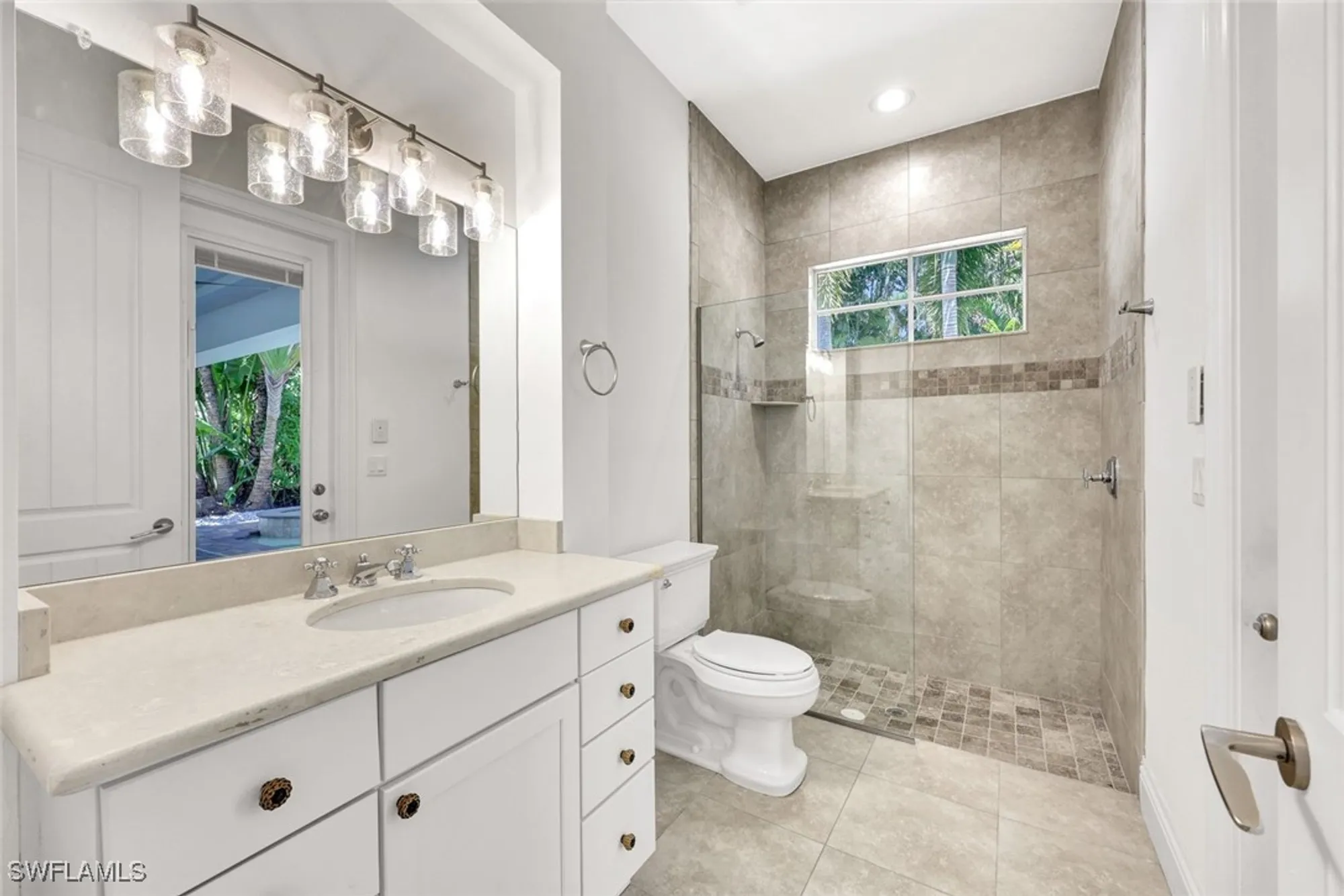 Property Slideshow image 16 of 46 | 699 fairway ter, Naples, FL, 34103