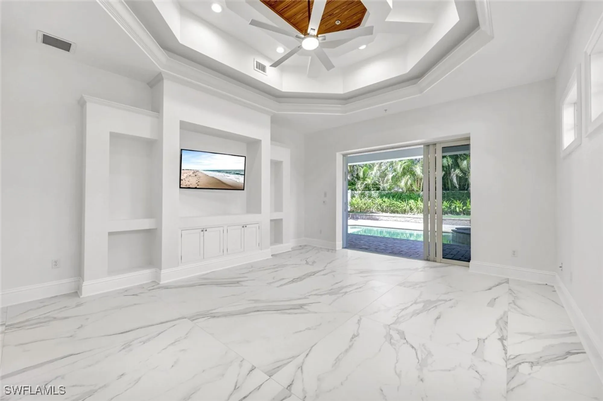 Property Slideshow image 17 of 46 | 699 fairway ter, Naples, FL, 34103